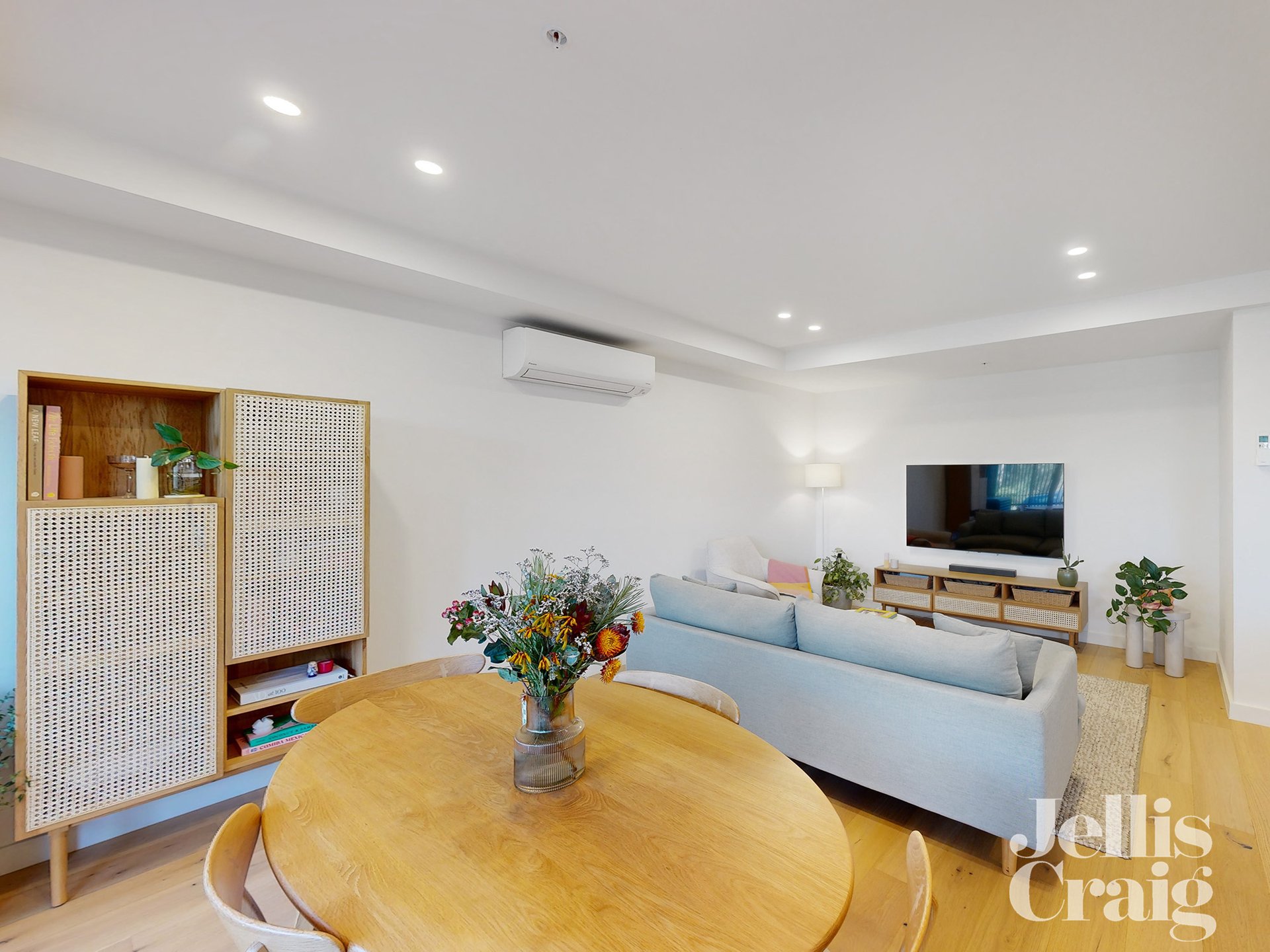 2/8 Sturt Street, Essendon image 7