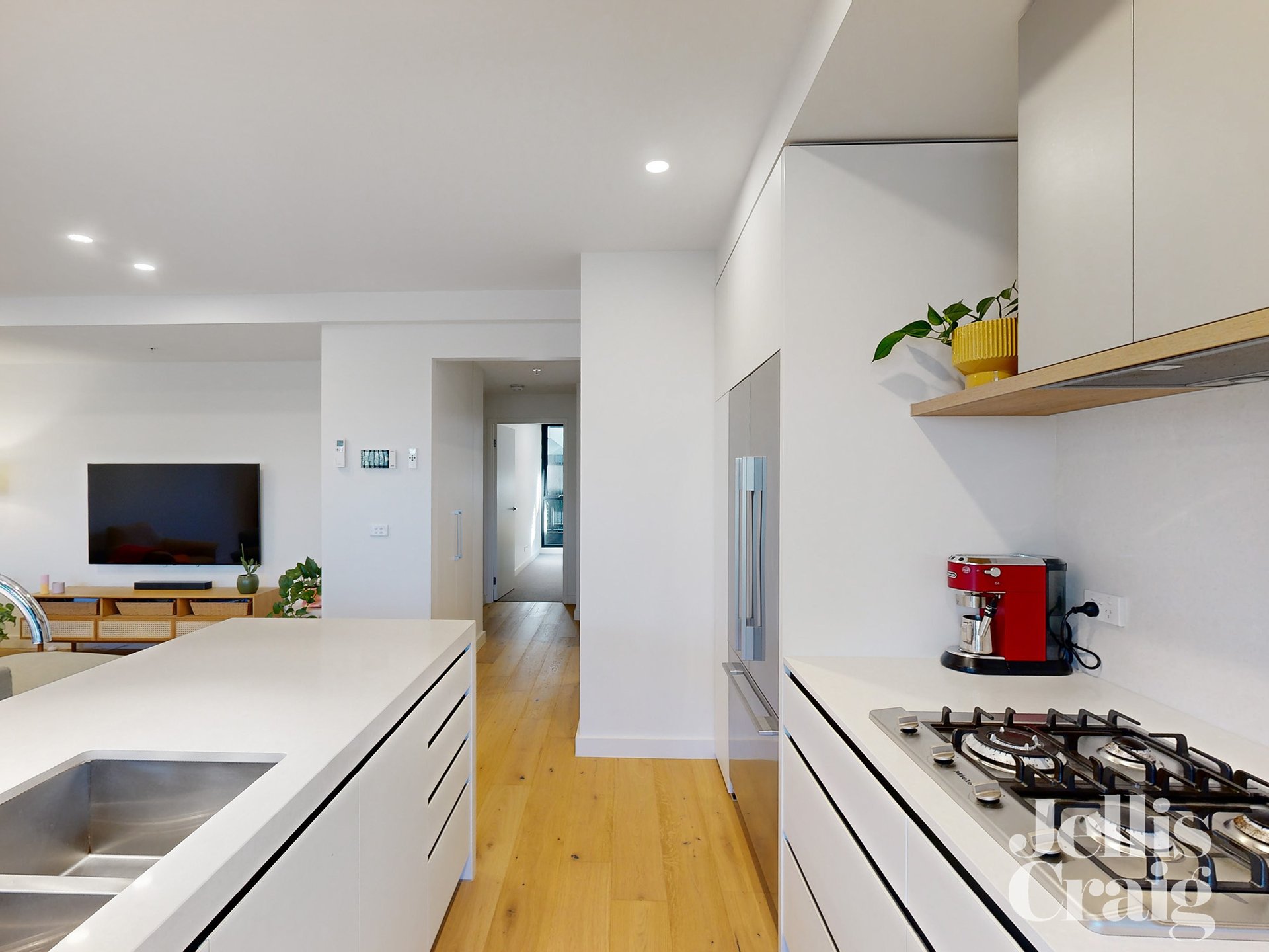 2/8 Sturt Street, Essendon image 5