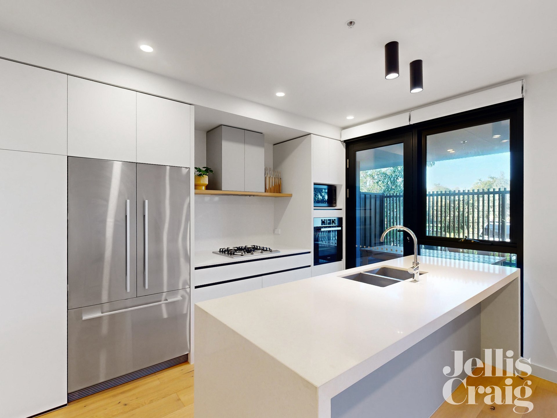 2/8 Sturt Street, Essendon image 3