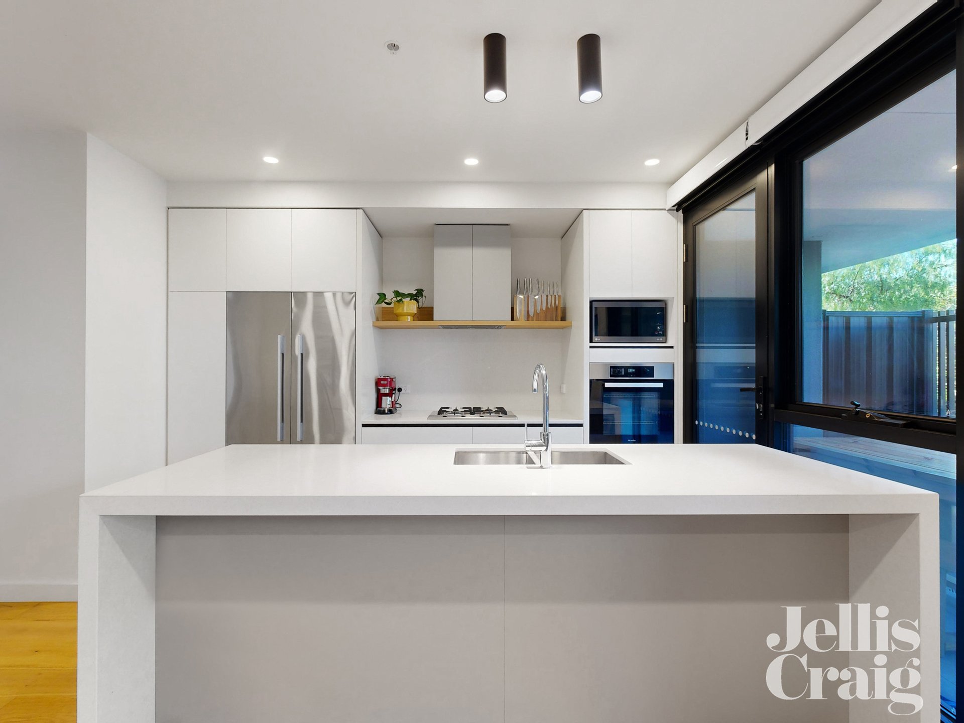 2/8 Sturt Street, Essendon image 2