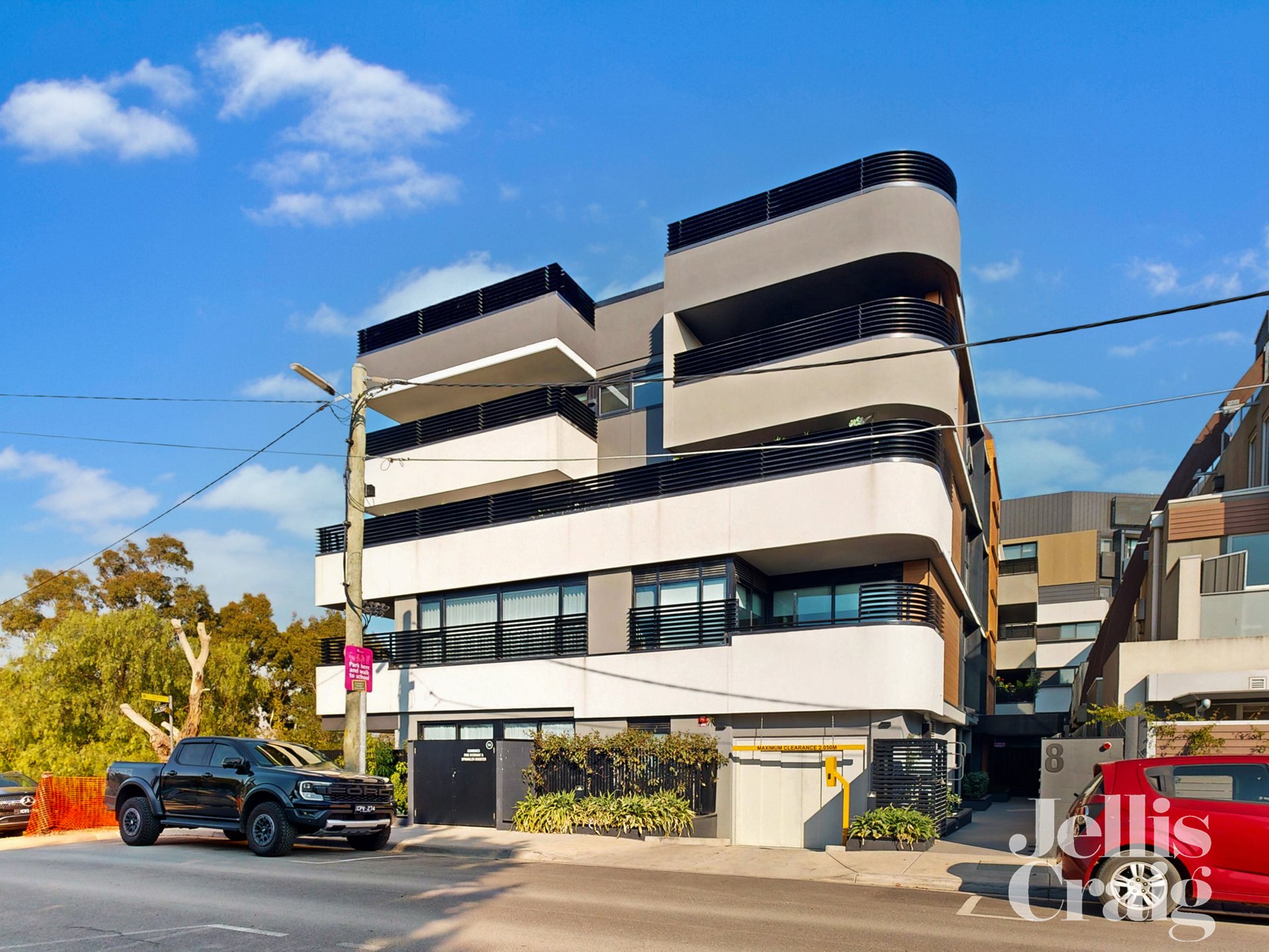 2/8 Sturt Street, Essendon image 1