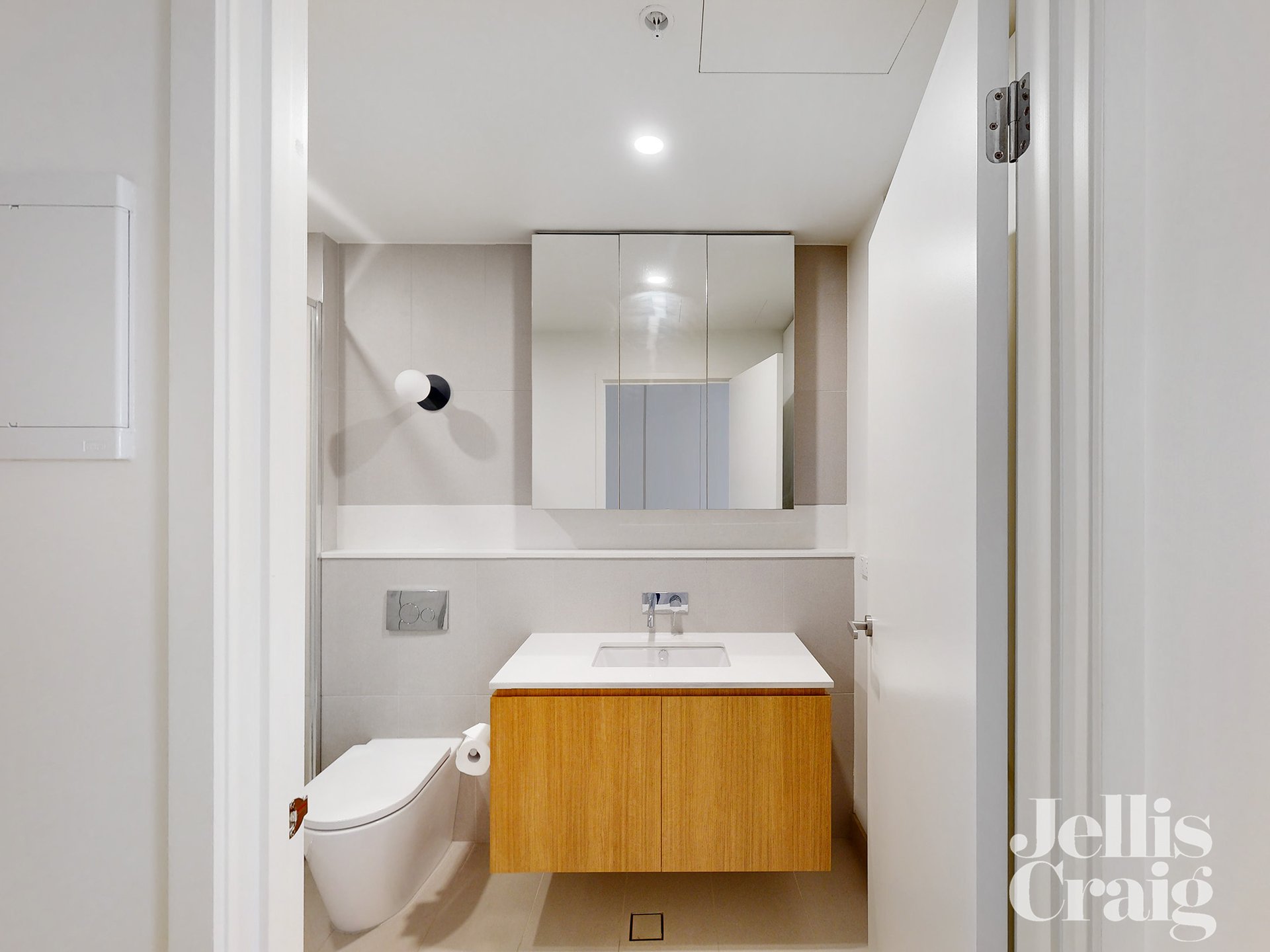 2/8 Sturt Street, Essendon image 13