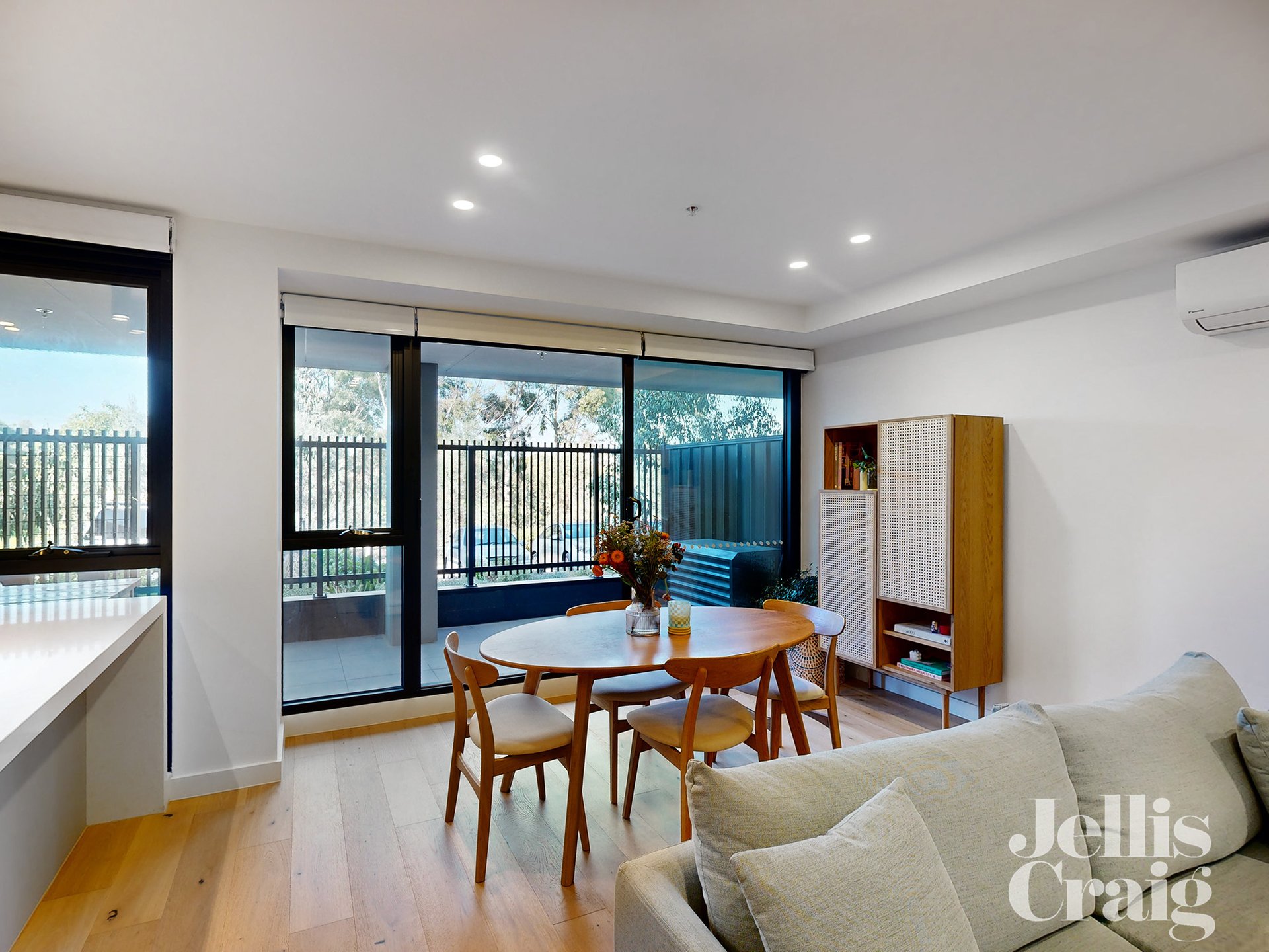 2/8 Sturt Street, Essendon image 9