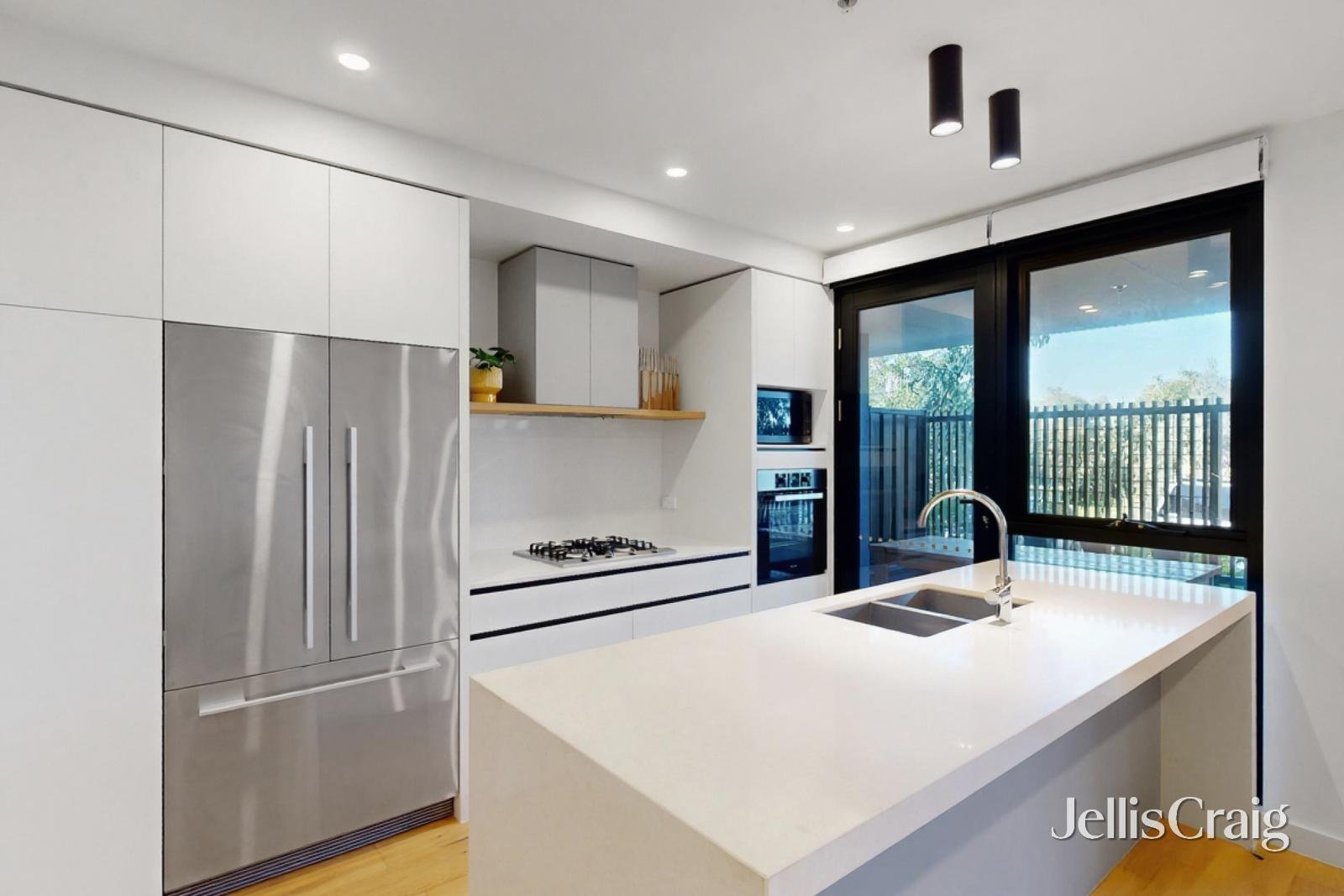 2/8 Sturt Street, Essendon image 5