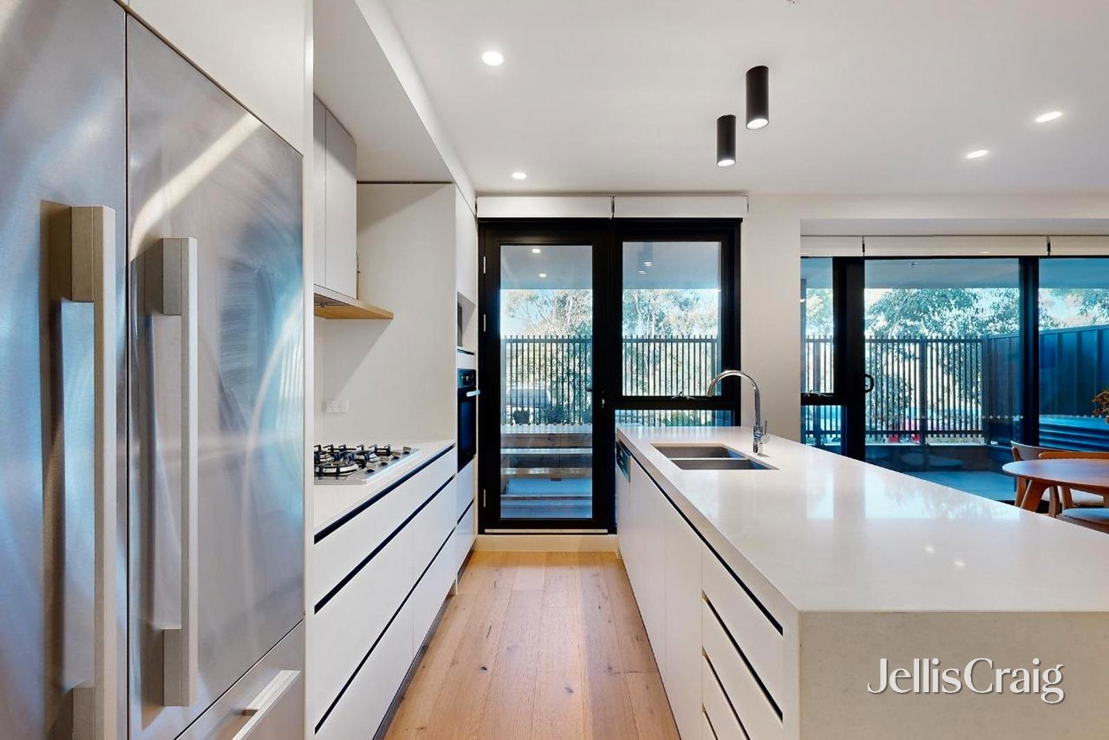 2/8 Sturt Street, Essendon image 6