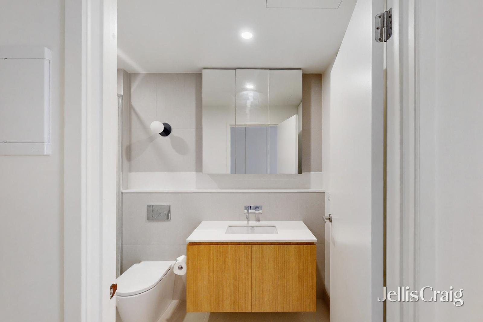 2/8 Sturt Street, Essendon image 9