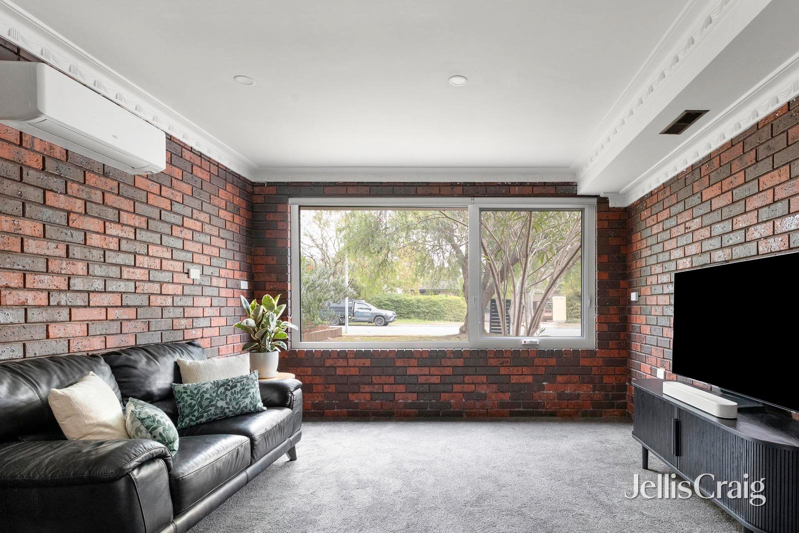 28 Thomson Drive, Rosanna image 2