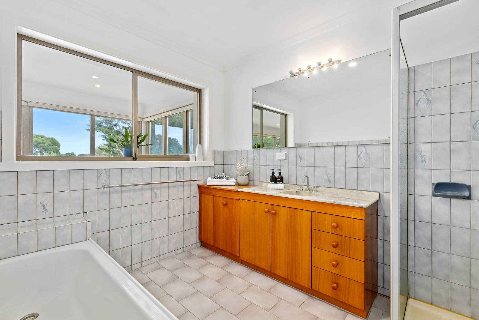 Property Gallery Thumbnail 12