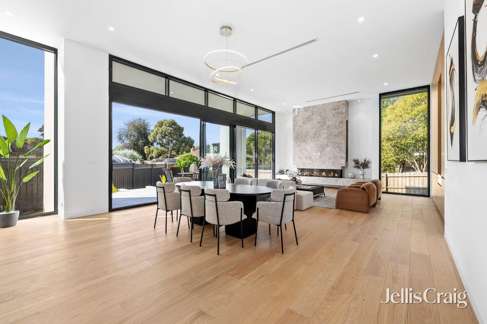 28 Trent Court, Burwood East image 2