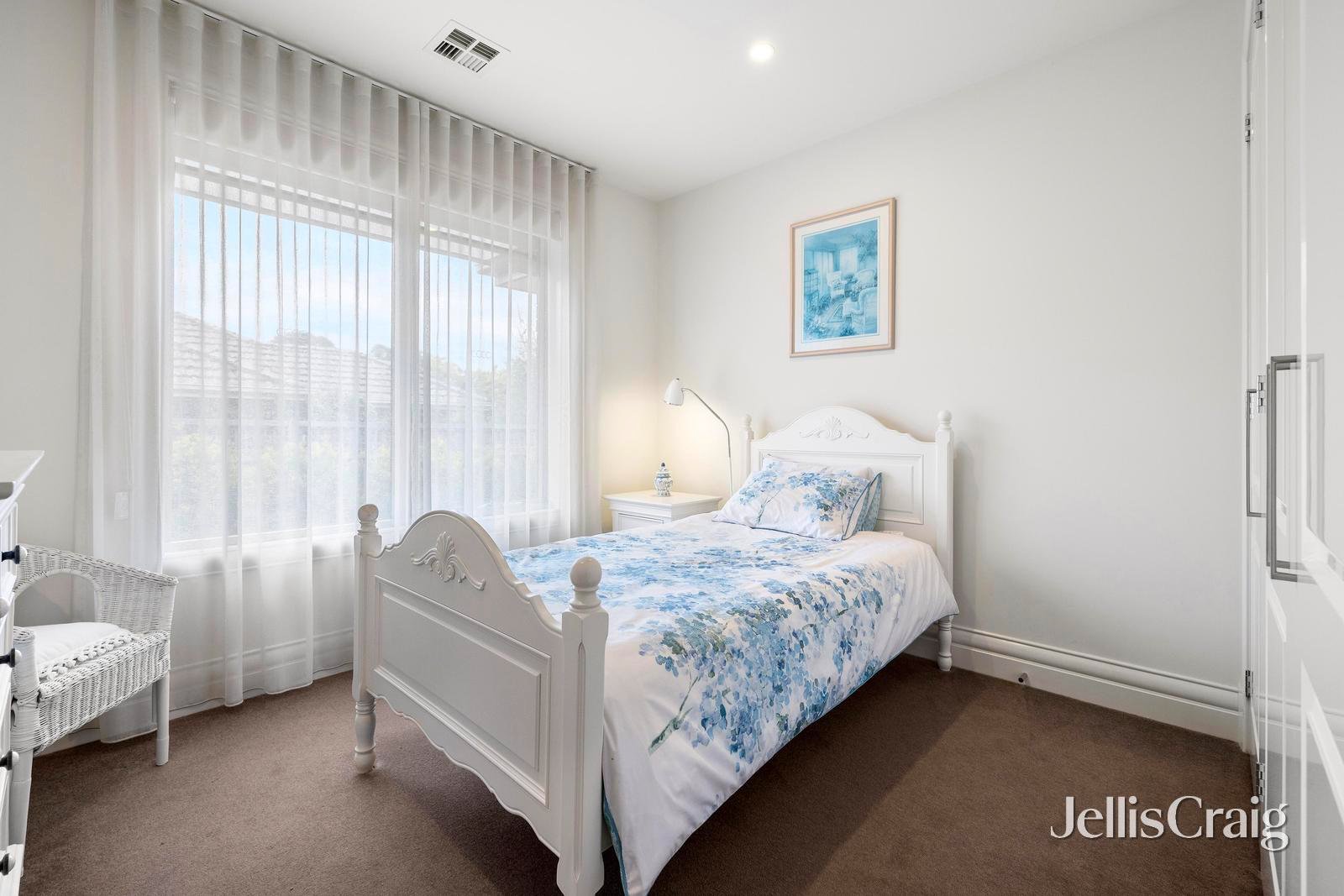 2/8 Tyrrell Avenue, Blackburn image 12