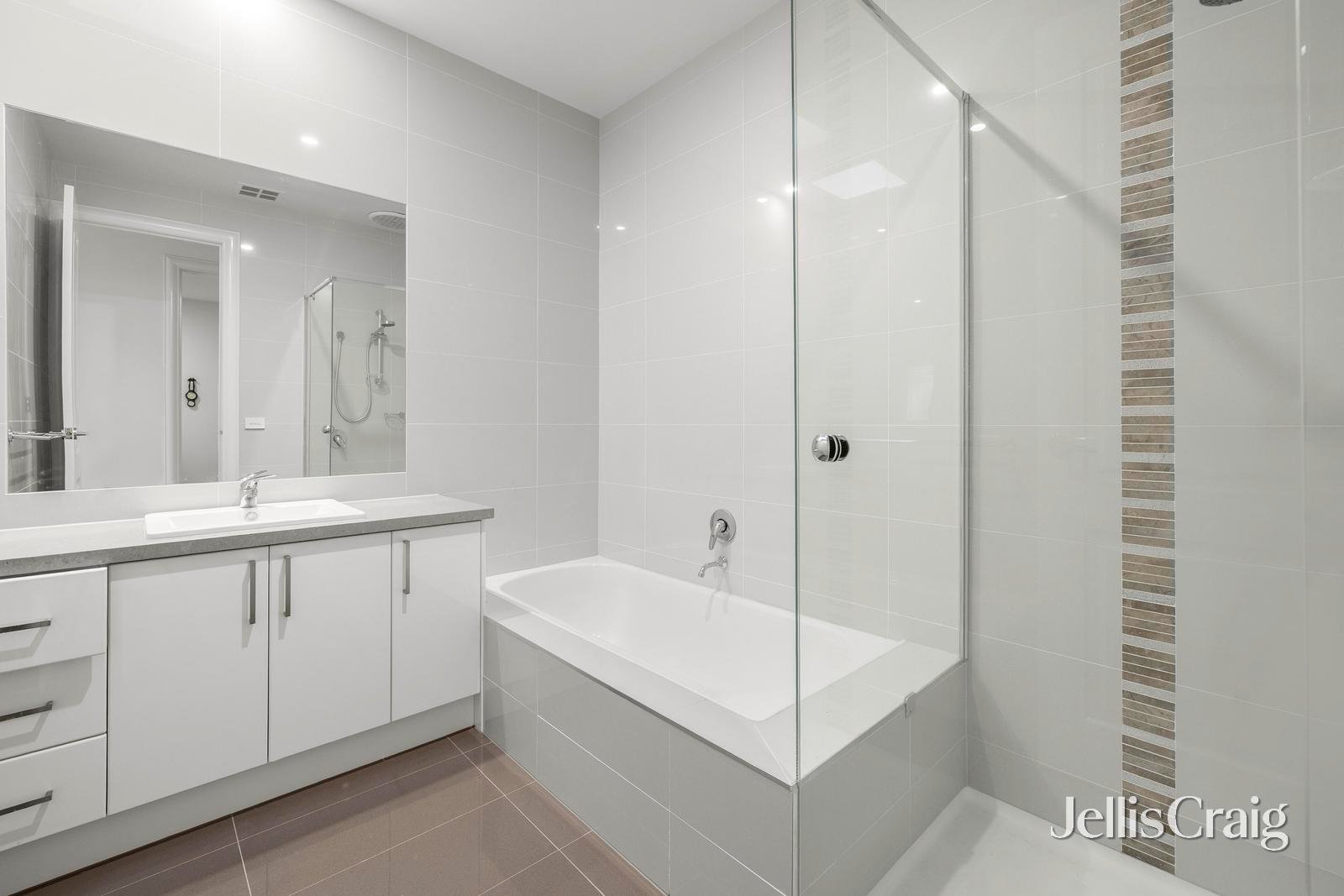 2/8 Tyrrell Avenue, Blackburn image 14