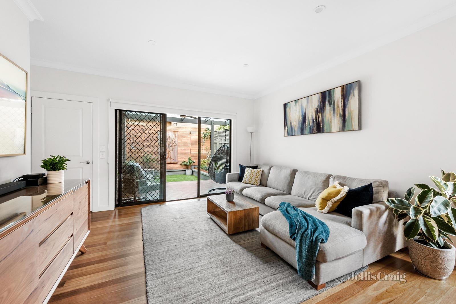 2/8 Vannam Drive, Ashwood image 2