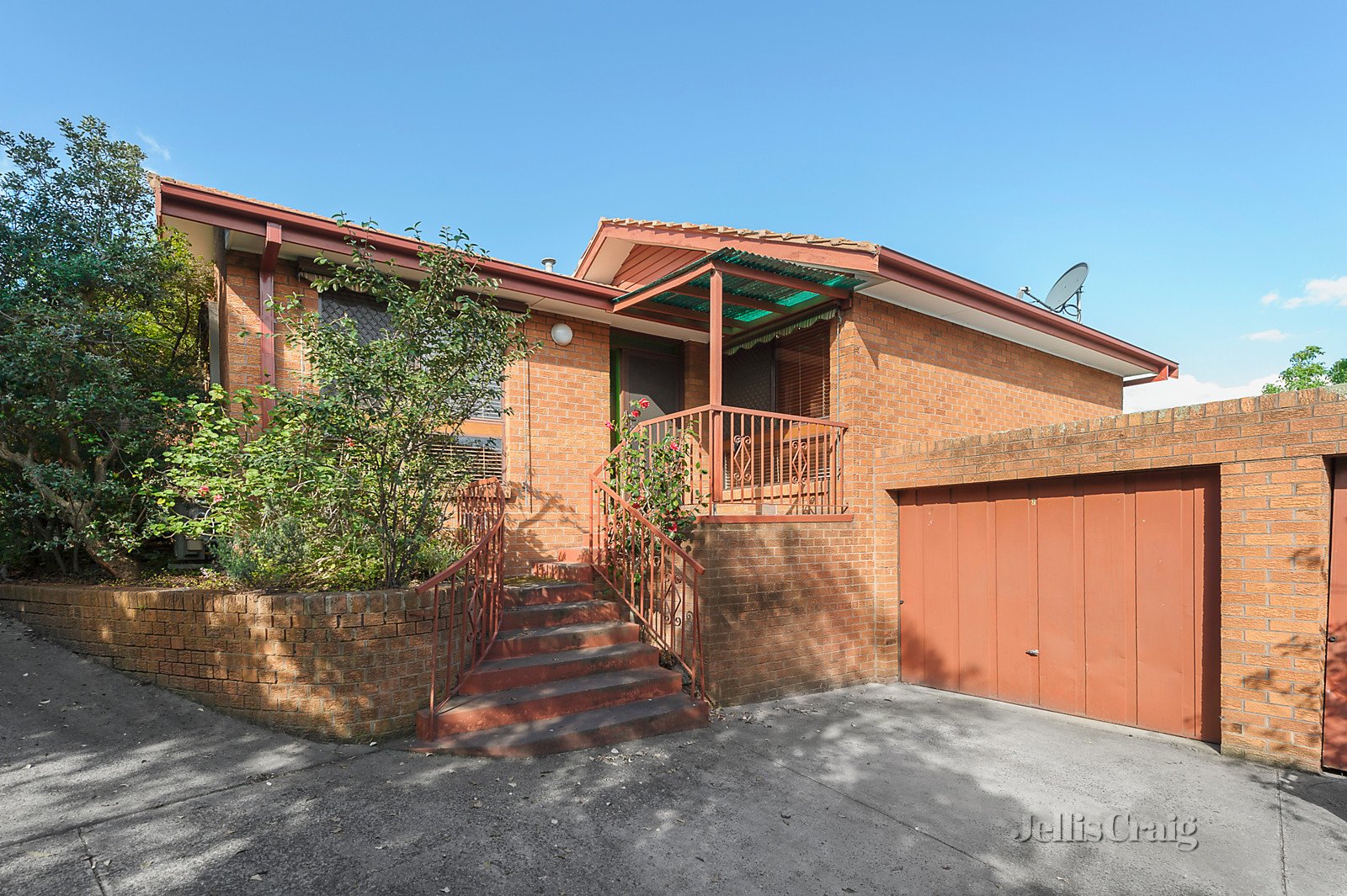 2/8 View Street, Pascoe Vale image 1