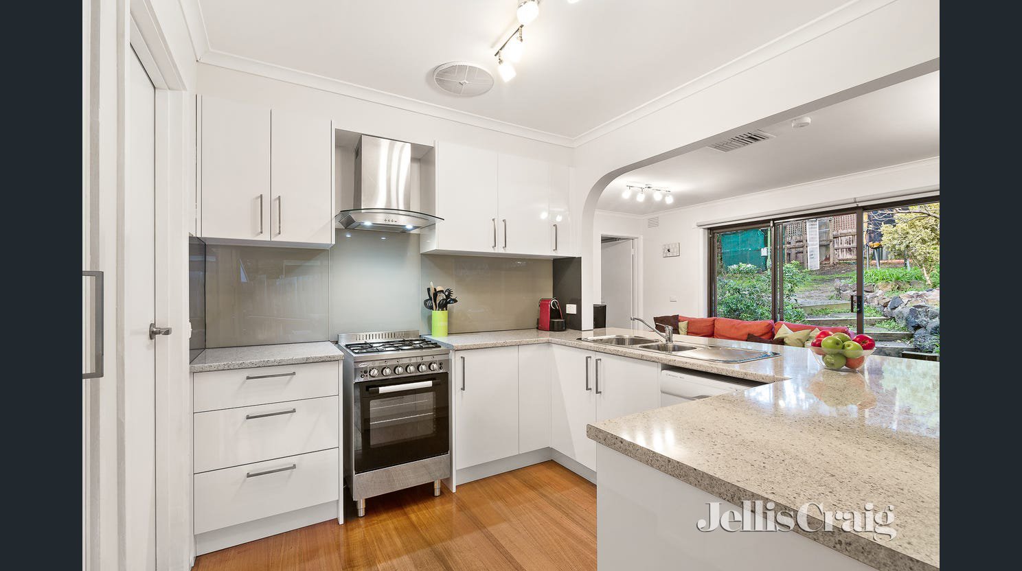 28 Weidlich Road, Eltham North image 4