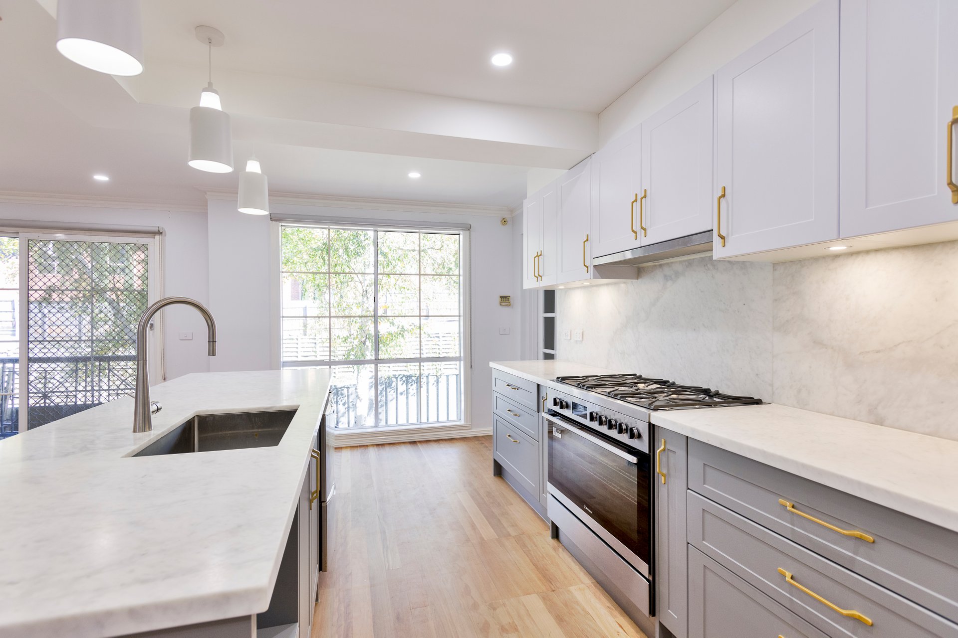 2/8 Weyburn Place, Avondale&nbsp;Heights image 2
