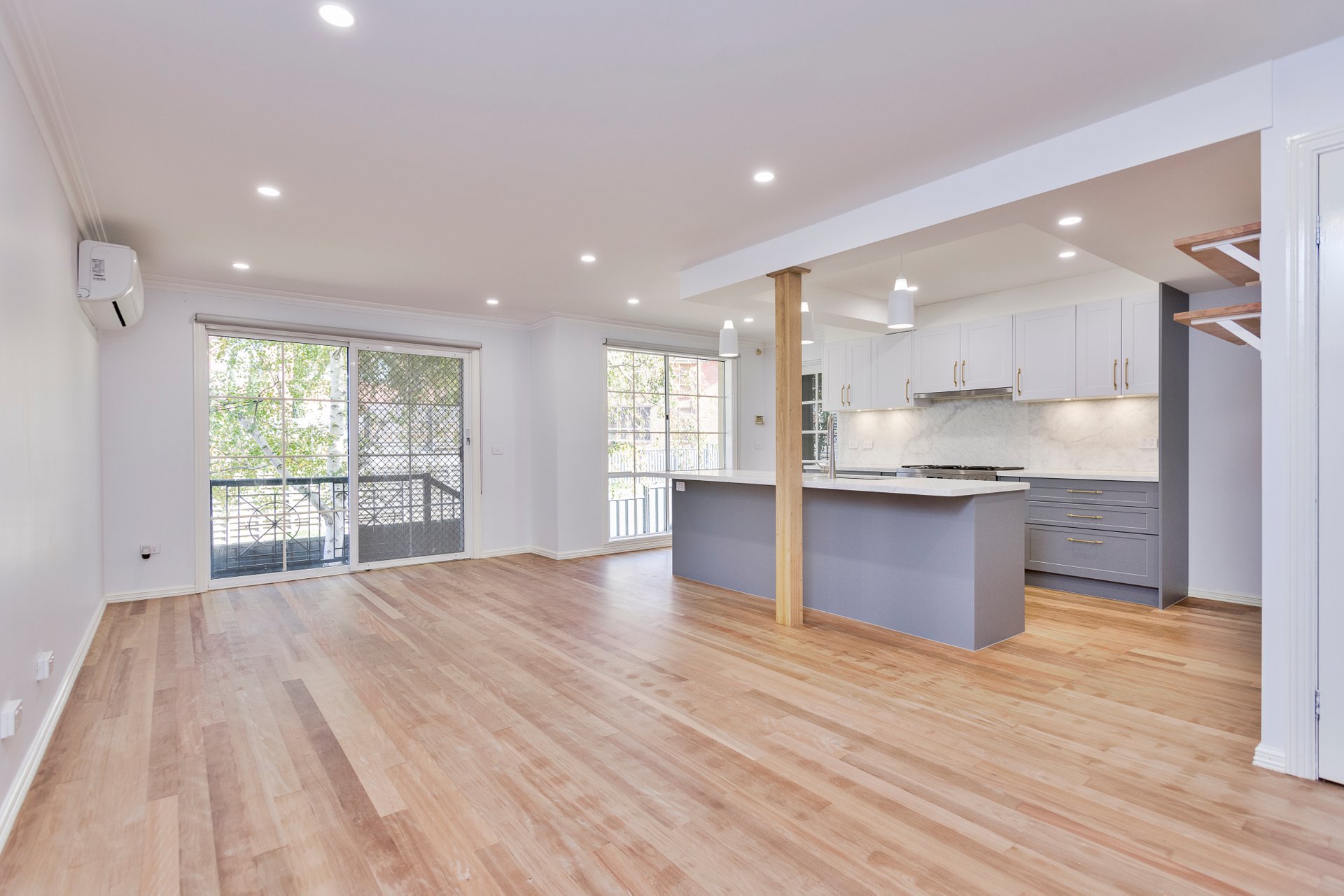 2/8 Weyburn Place, Avondale&nbsp;Heights image 3