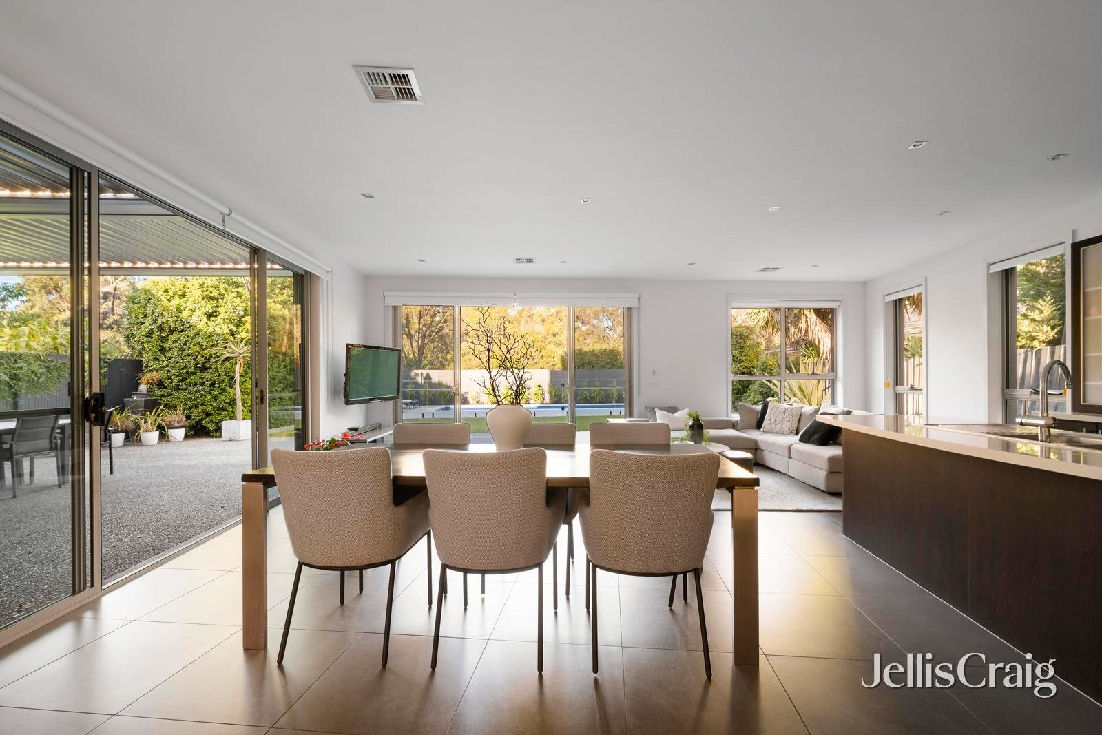 28 Winston Way, Murrumbeena image 8