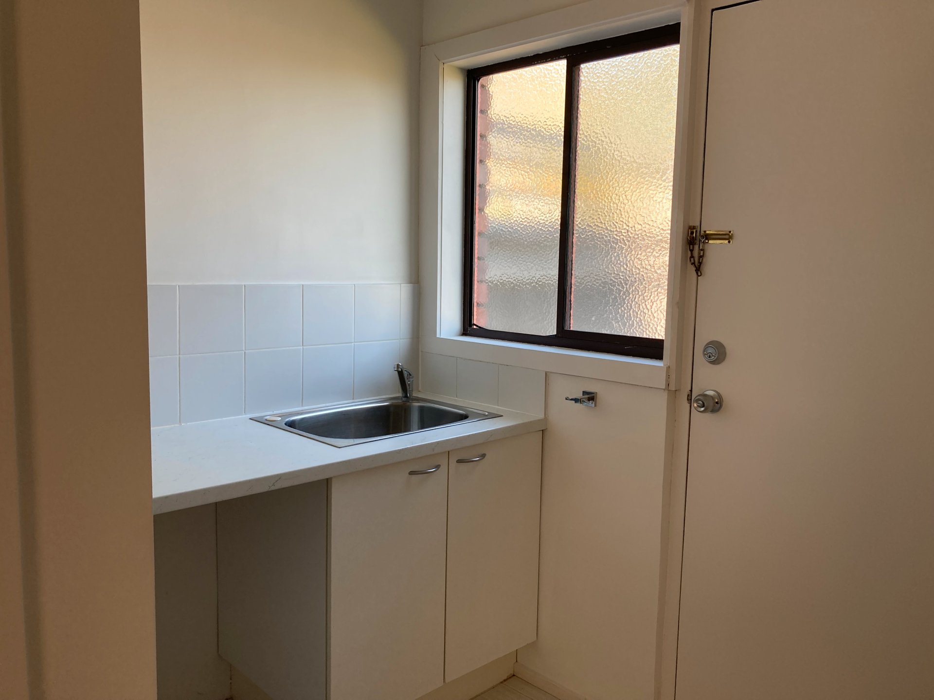 2/80 Beauchamp Street, Kyneton image 5