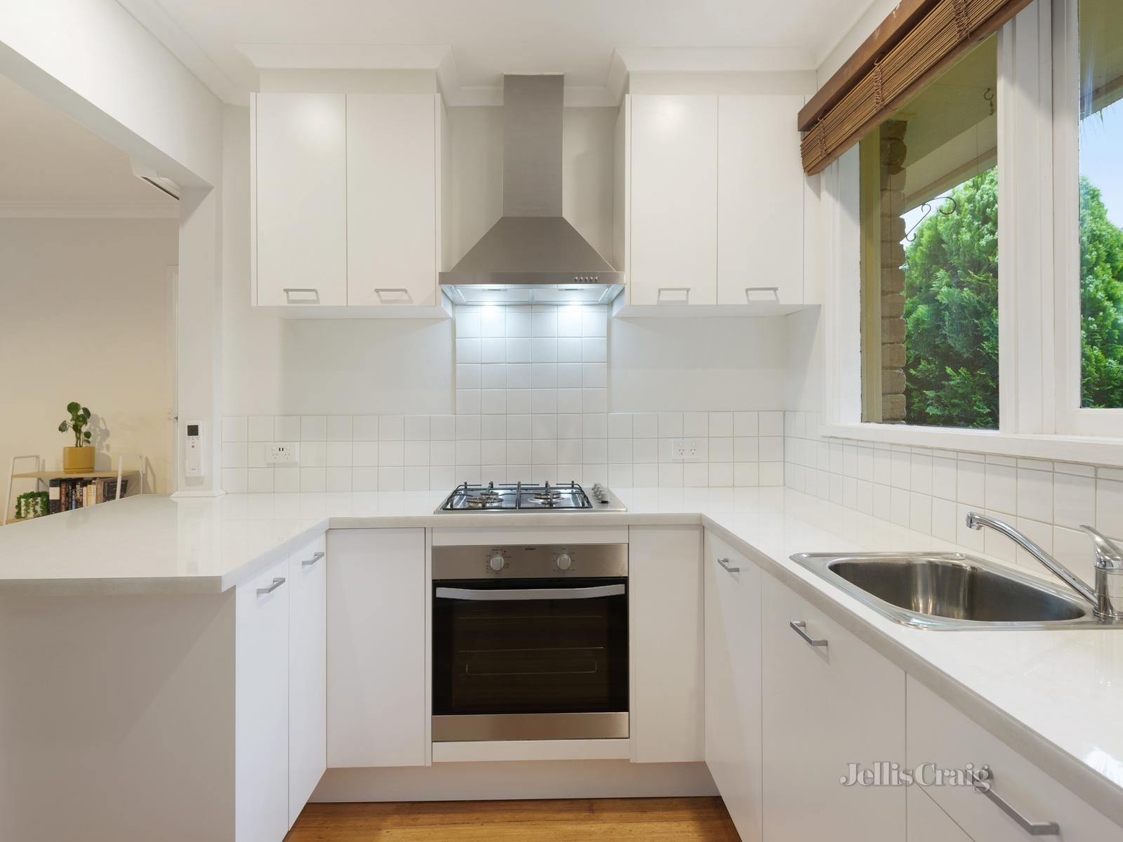 2/80 Hume Street, Greensborough image 2