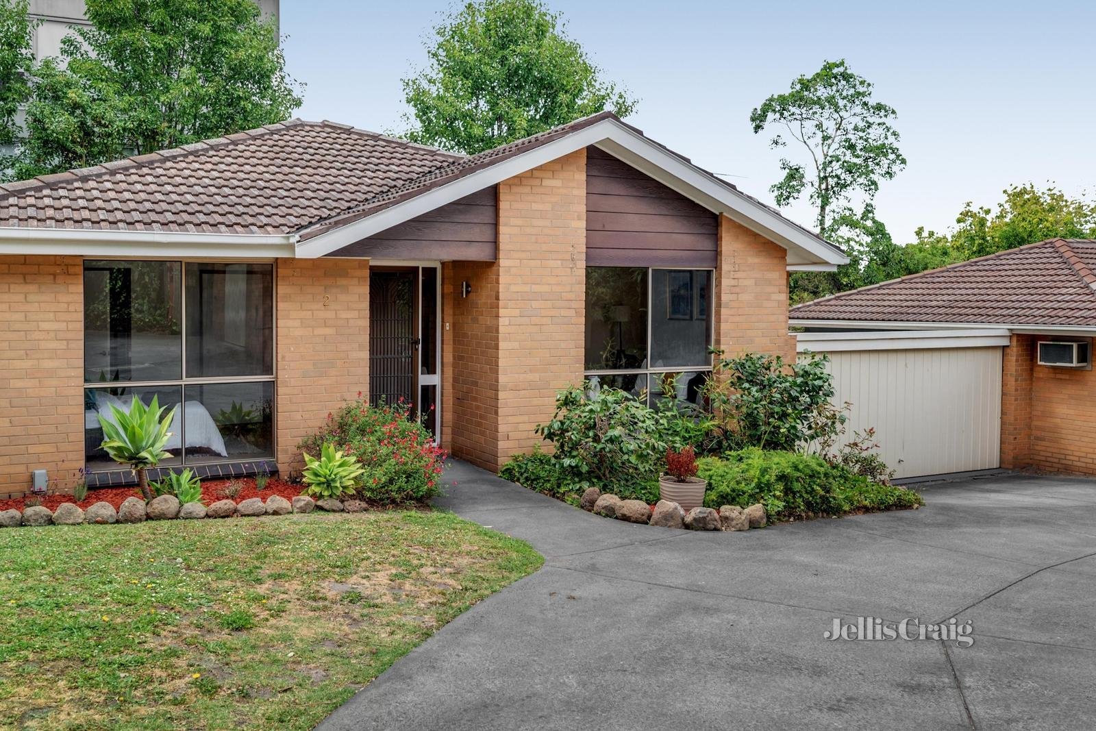 2/808 Elgar Road, Doncaster image 1