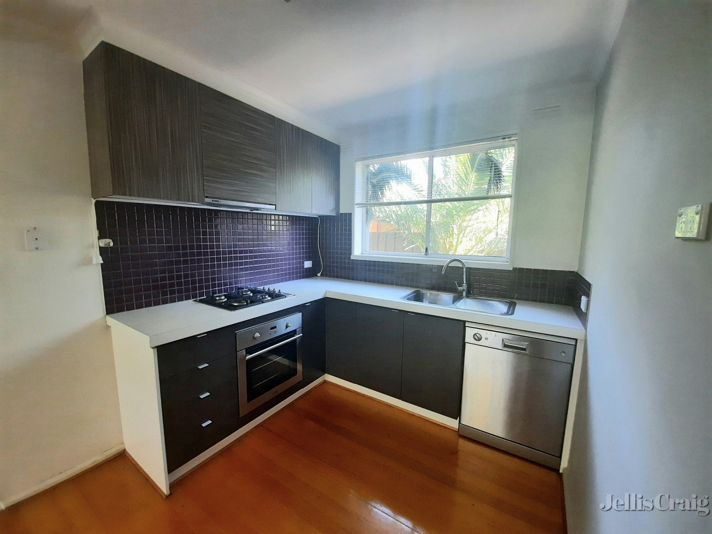 2/81 Flinders Street, Thornbury image 2