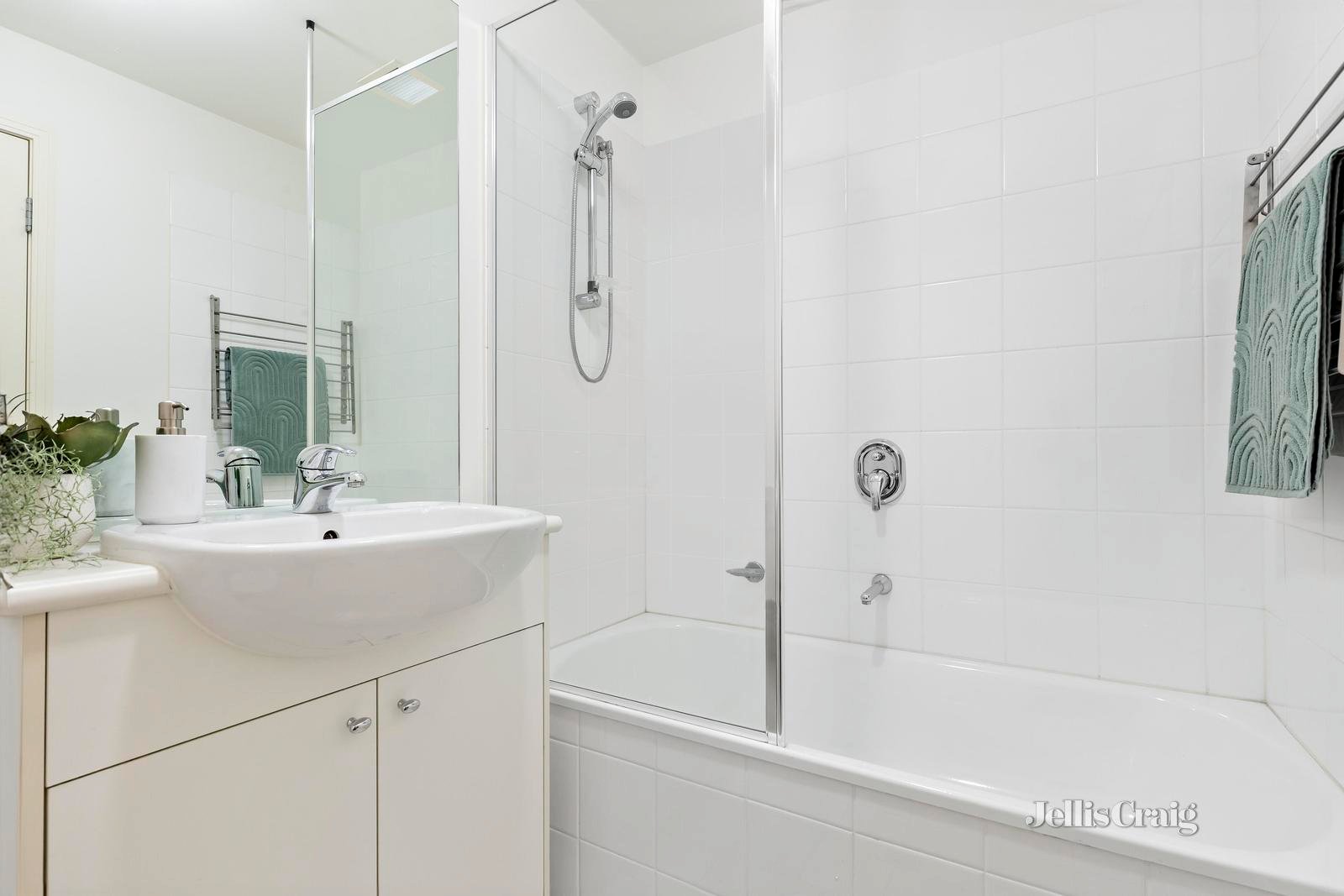 28/1 Graham Street, Port Melbourne image 5