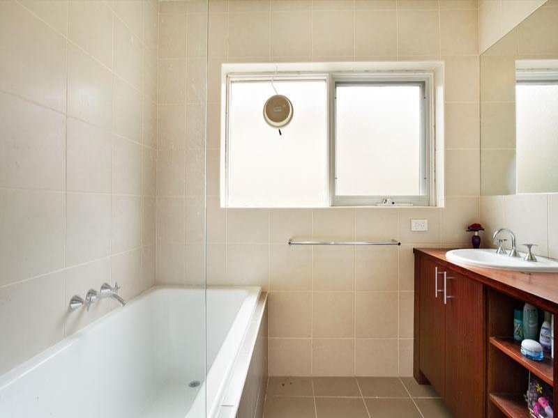 2/81 Park Street, St Kilda West image 5