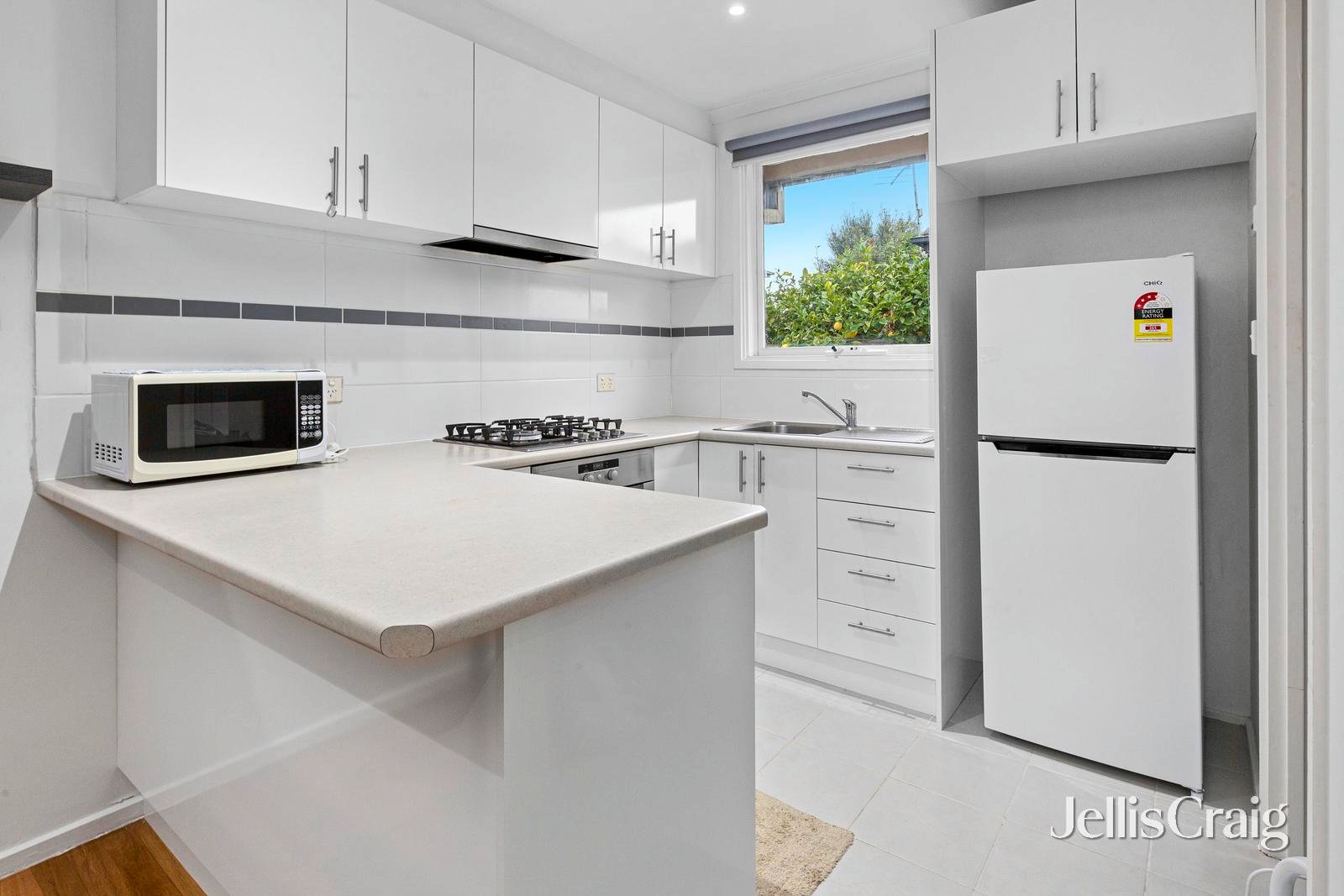2/813 Nepean Highway, Mornington image 2
