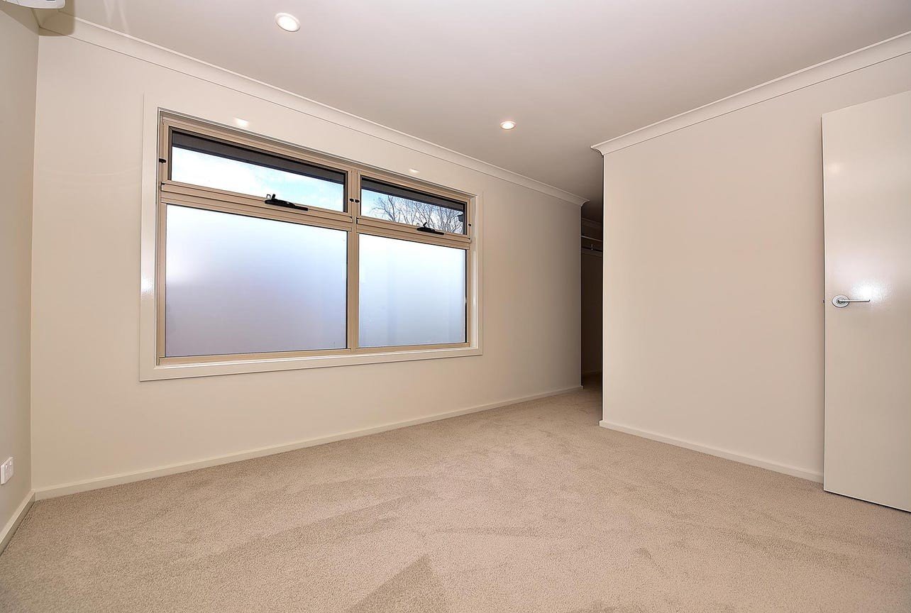 2/82 Essex Road, Mount Waverley image 3
