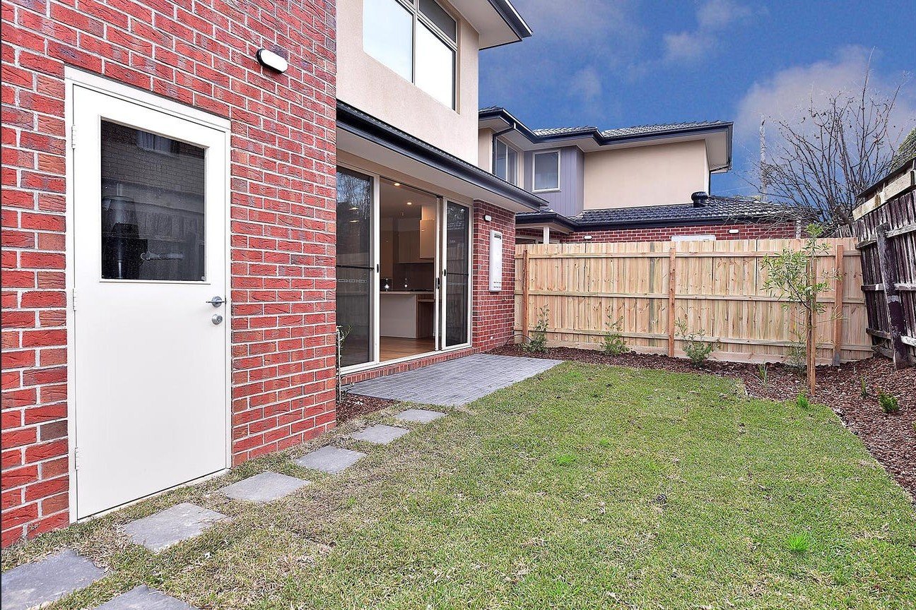 2/82 Essex Road, Mount Waverley image 5