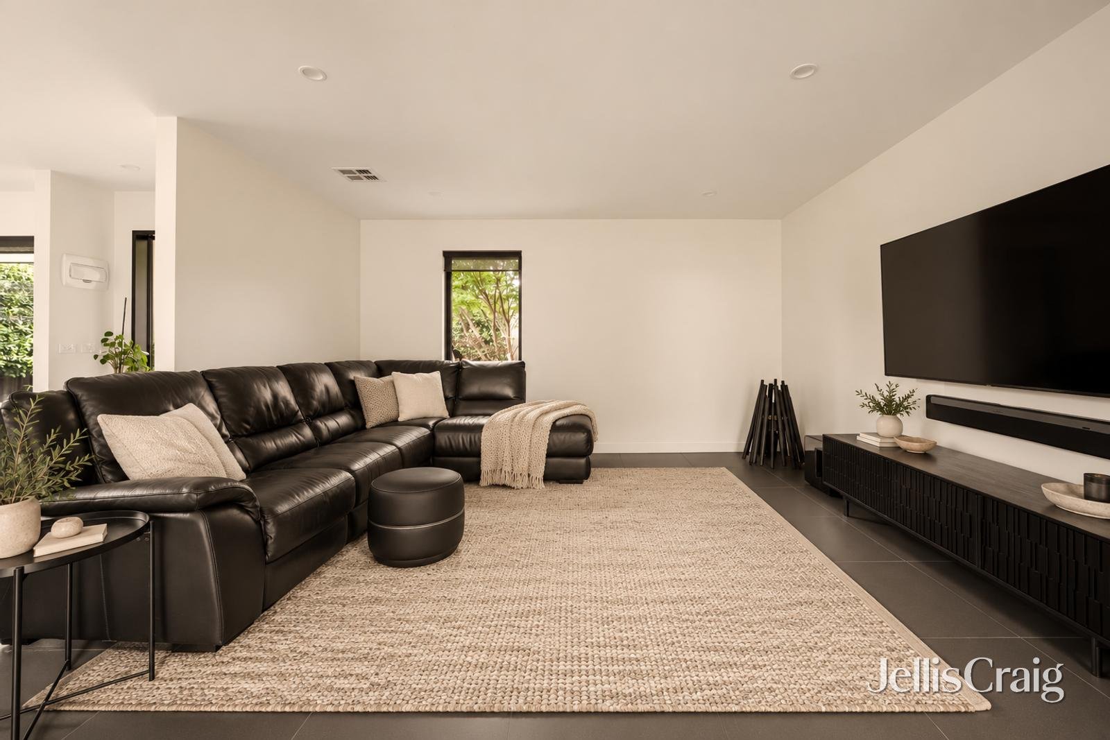 2/82 Lochiel Avenue, Edithvale image 5