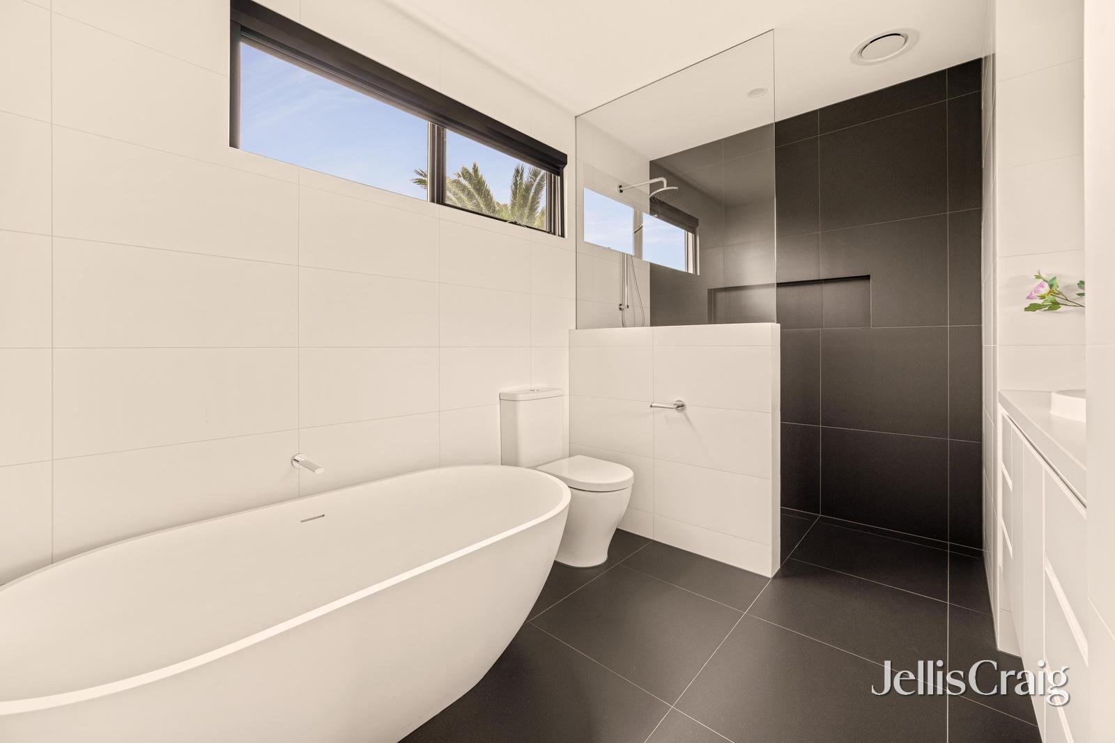 2/82 Lochiel Avenue, Edithvale image 12