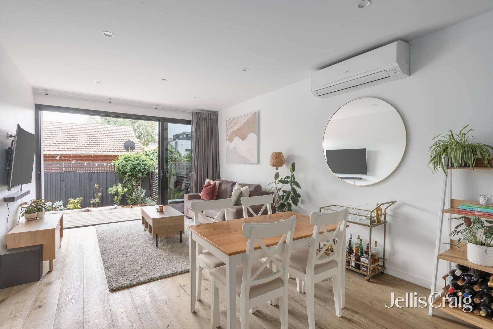 2/82 Mitchell Street, Bentleigh image 3