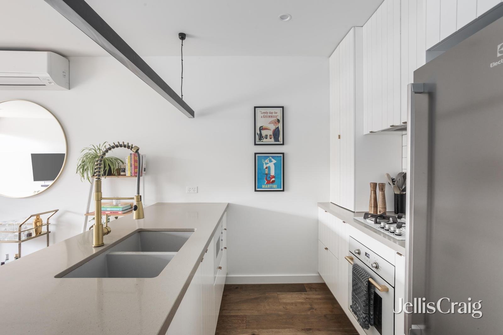 2/82 Mitchell Street, Bentleigh image 6