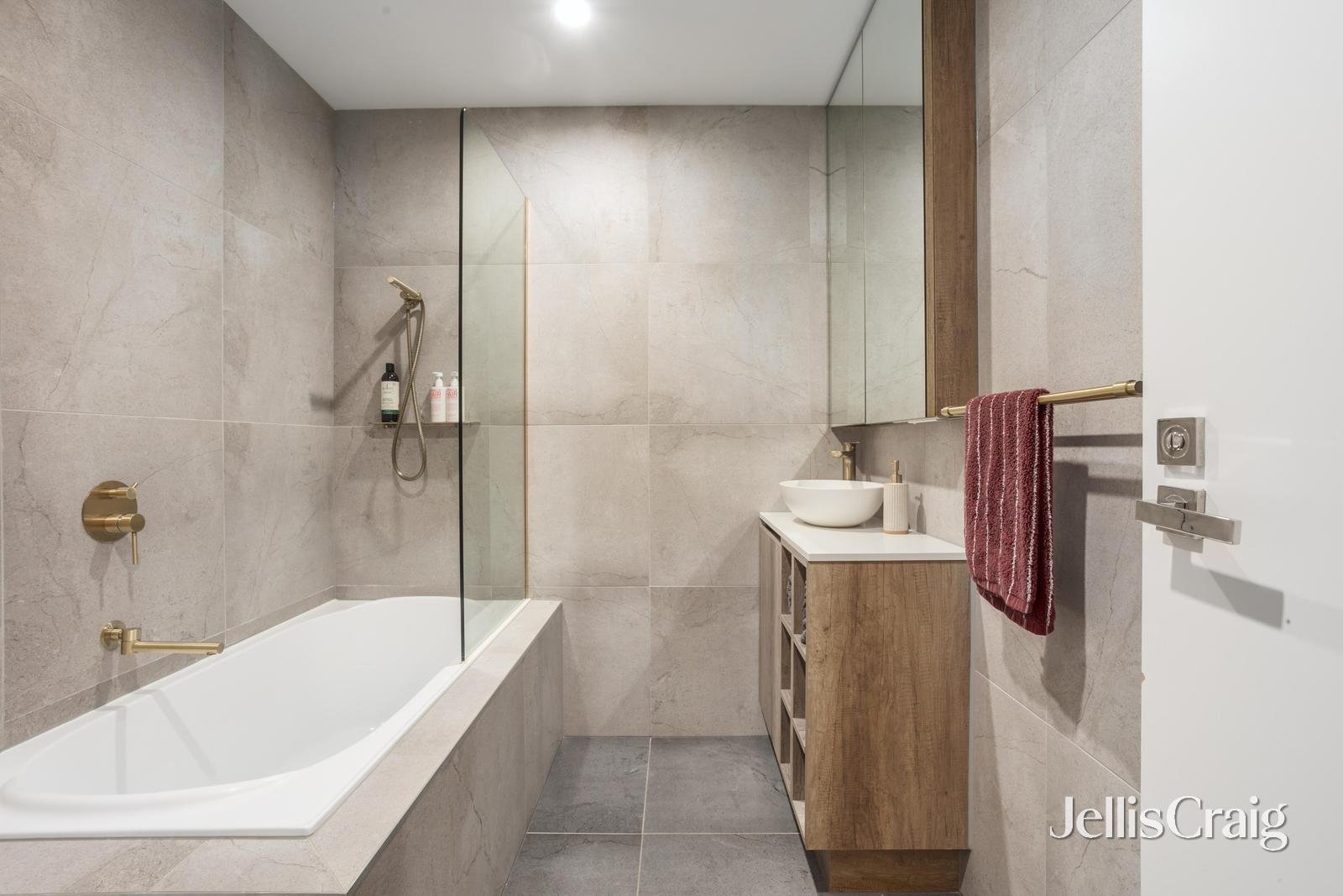 2/82 Mitchell Street, Bentleigh image 7