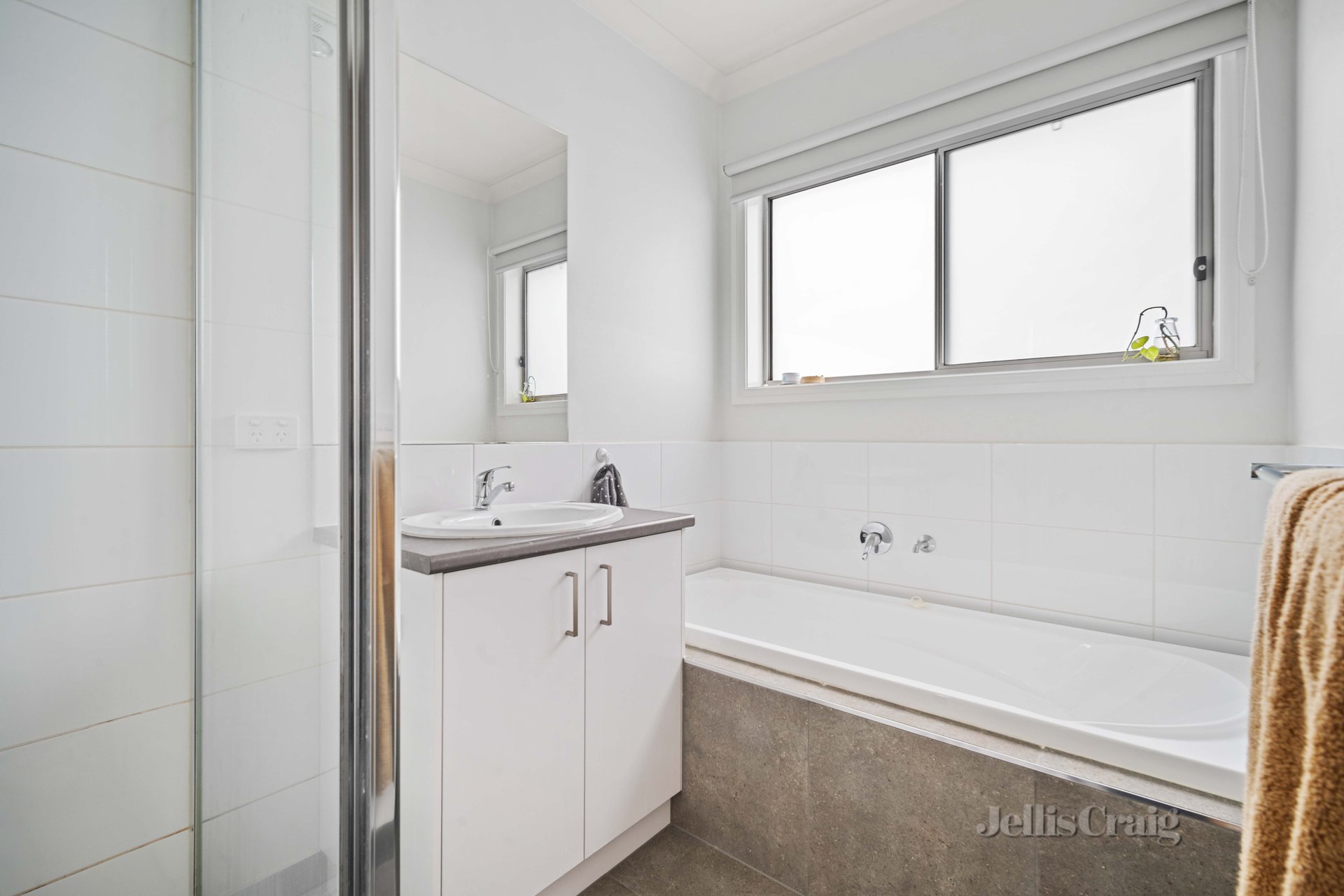 2/822 Geelong Road, Canadian image 6