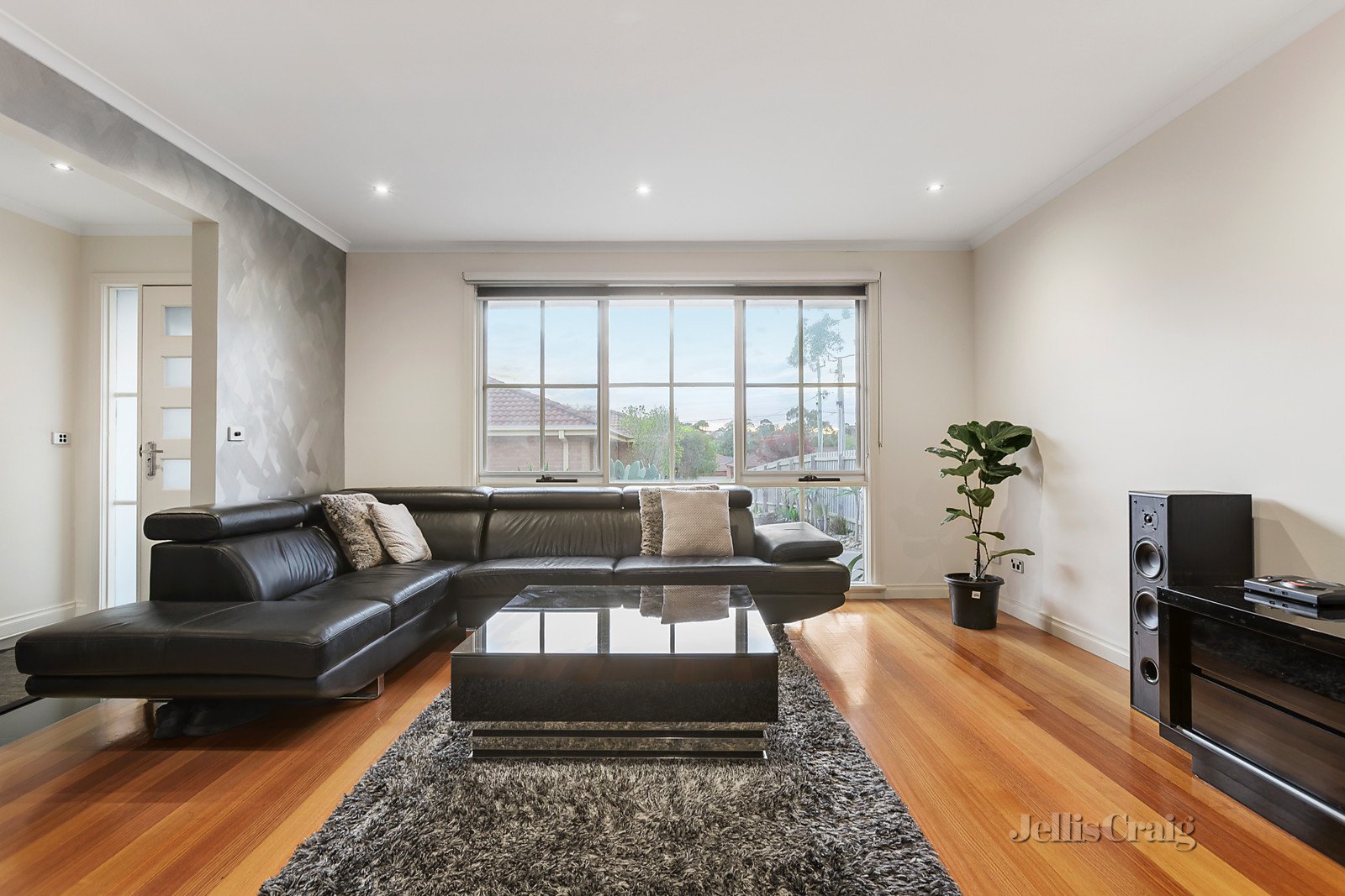 2/83 Larch Crescent, Mount Waverley image 3