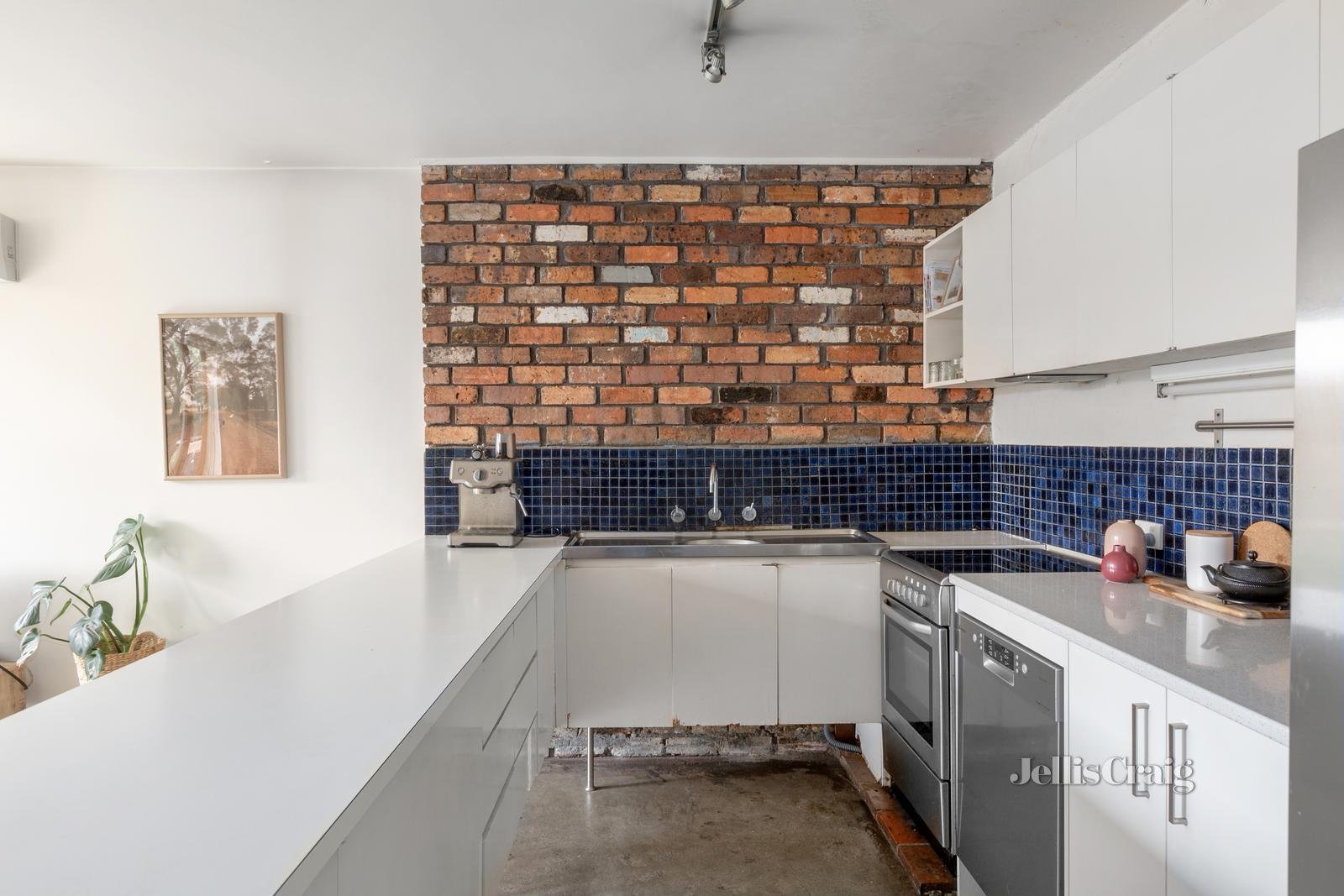 2/838 Hampton Street, Brighton image 3