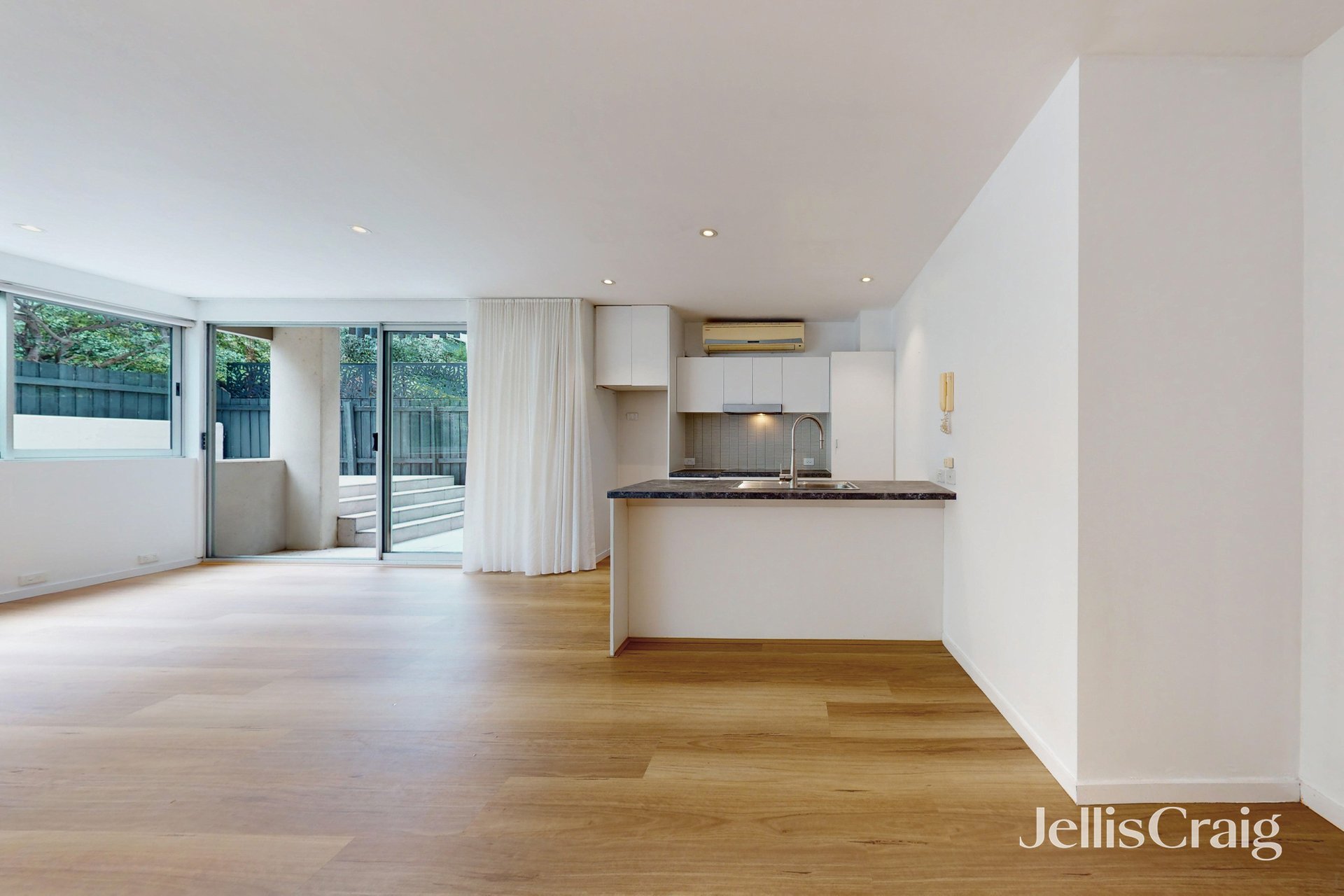 2/84-86 Westbury Street, Balaclava image 3