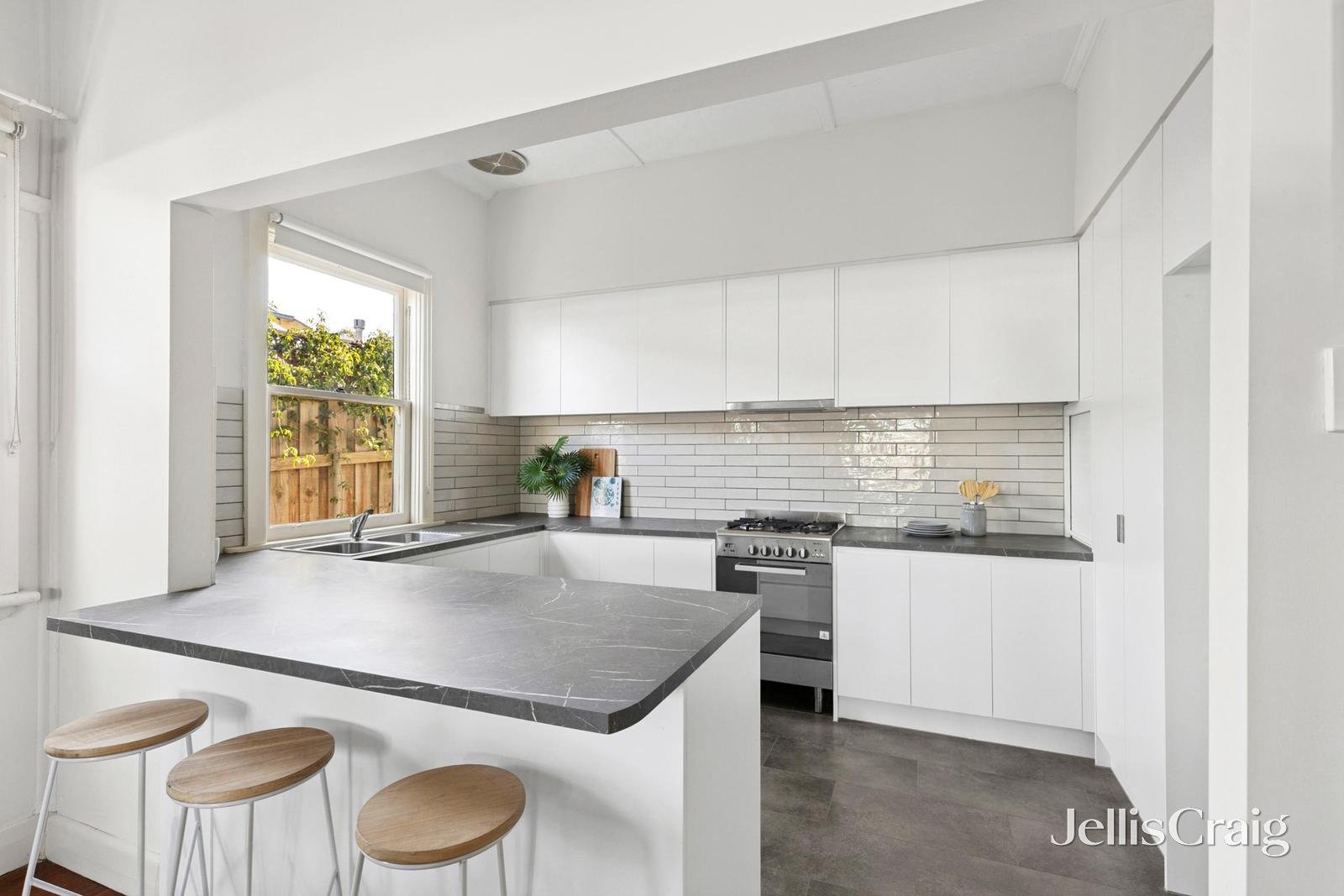 284 Autumn Street, Manifold Heights image 5
