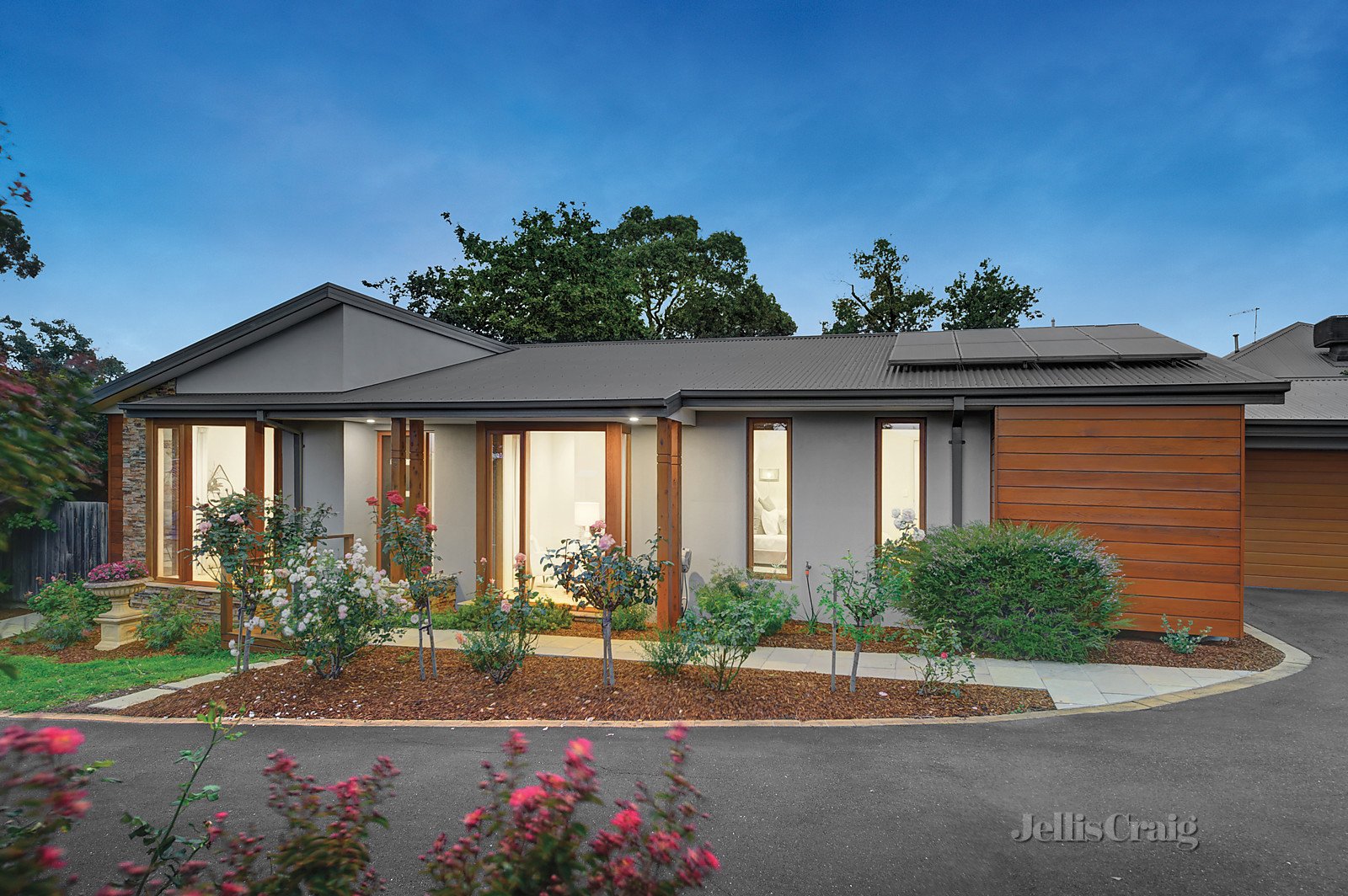 2/84 Mountain View Road, Montmorency image 1