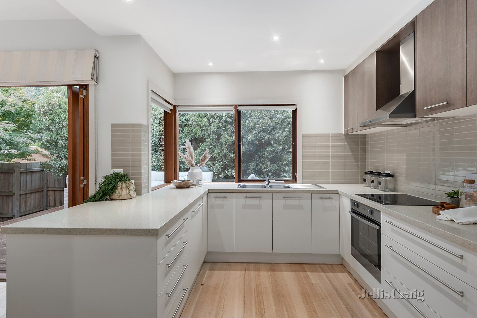 2/84 Mountain View Road, Montmorency image 5