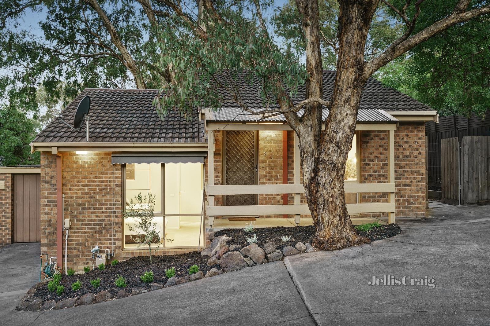 2/84 Sherbourne Road, Montmorency image 1