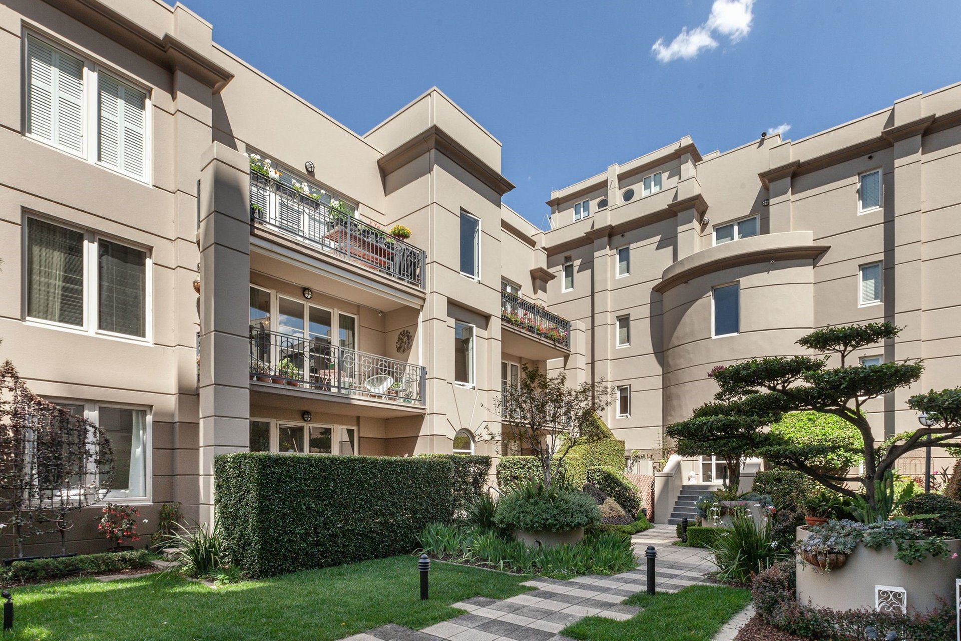 28/400 Victoria Parade, East&nbsp;Melbourne image 1