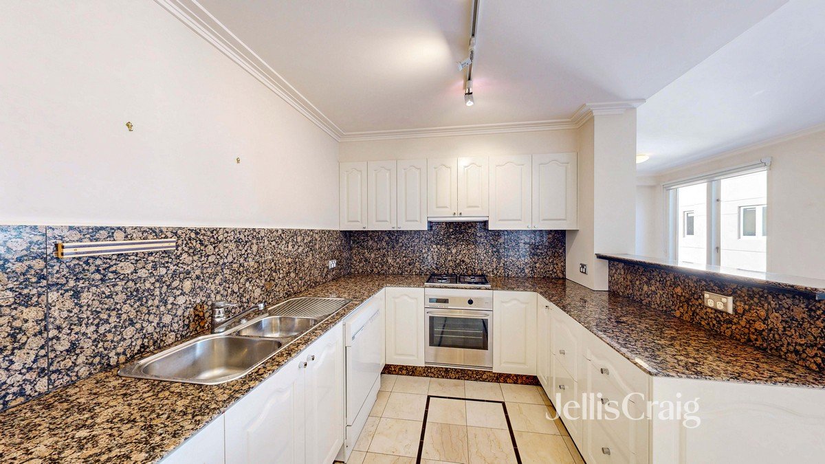 28/400 Victoria Parade, East&nbsp;Melbourne image 5