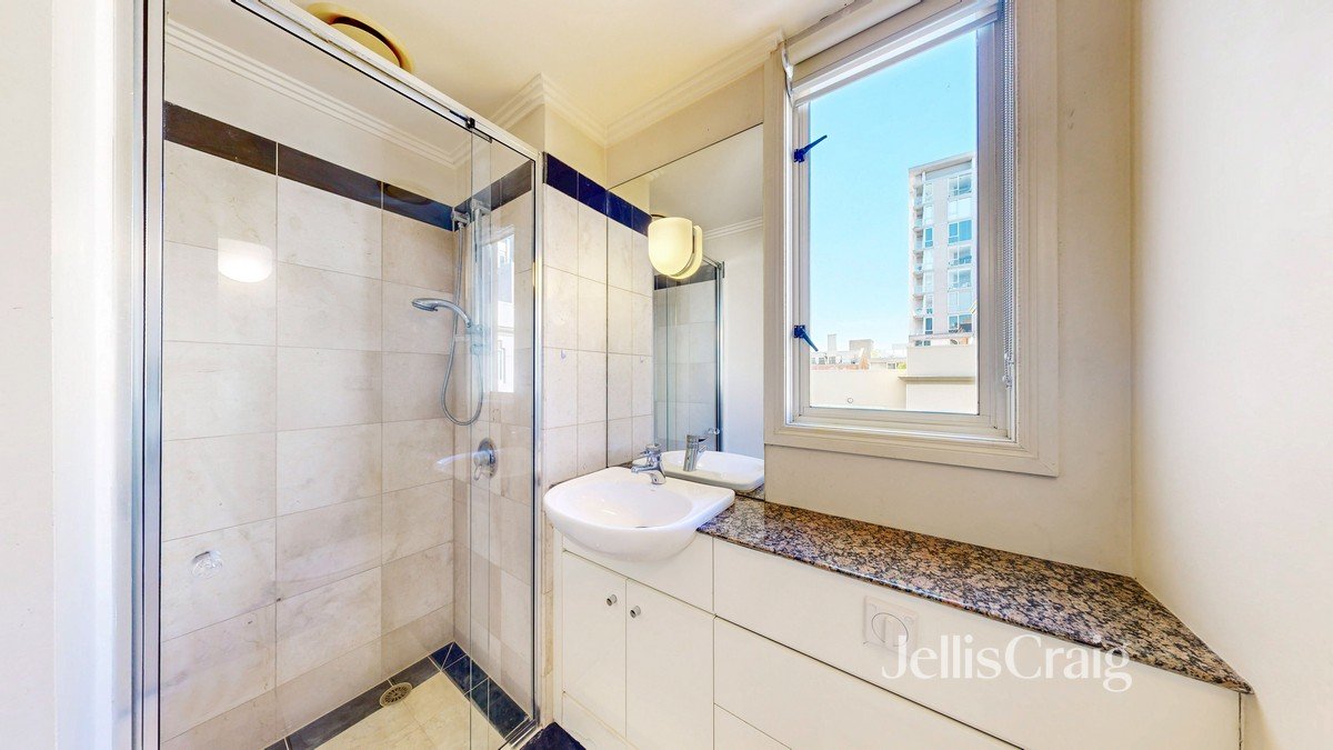 28/400 Victoria Parade, East&nbsp;Melbourne image 9