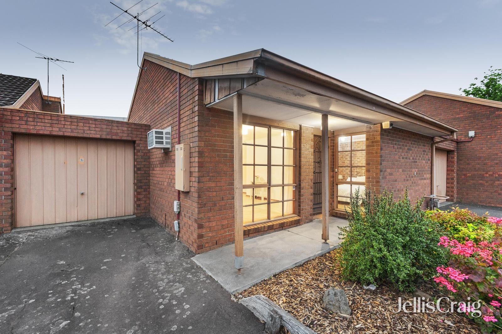 2/841 Plenty Road, South Morang image 1