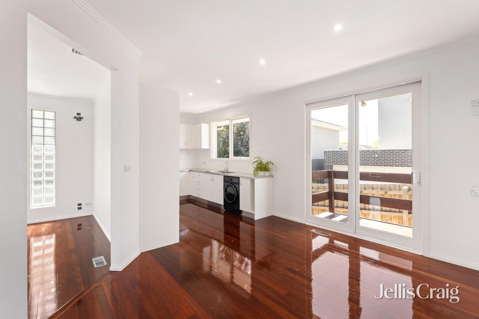 2/85 Latrobe Street, Bulleen image 2