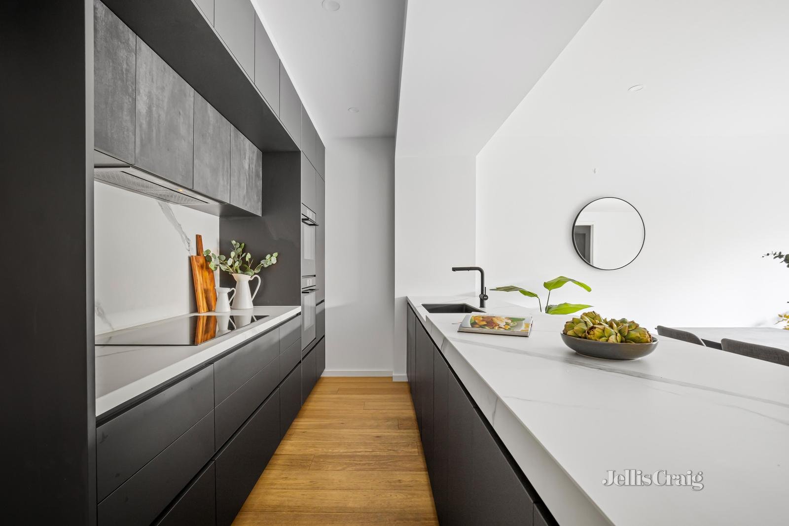 2/853 Toorak Road, Hawthorn East image 3