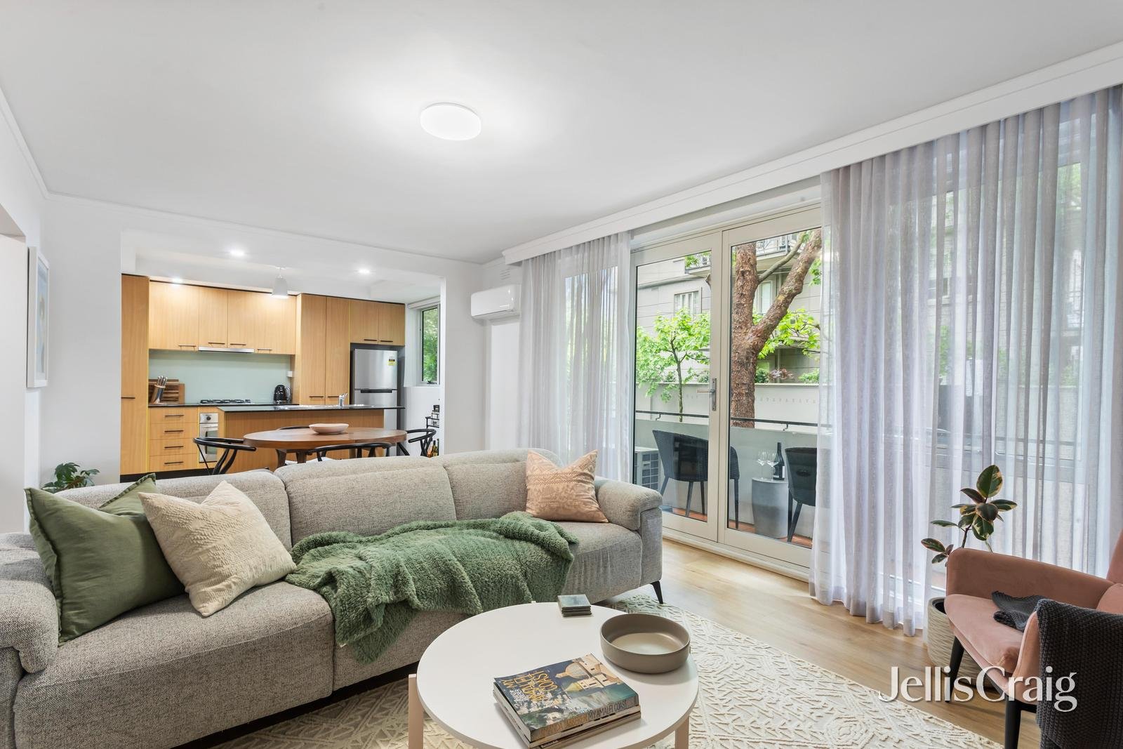 2/86 Cromwell Road, South Yarra image 2